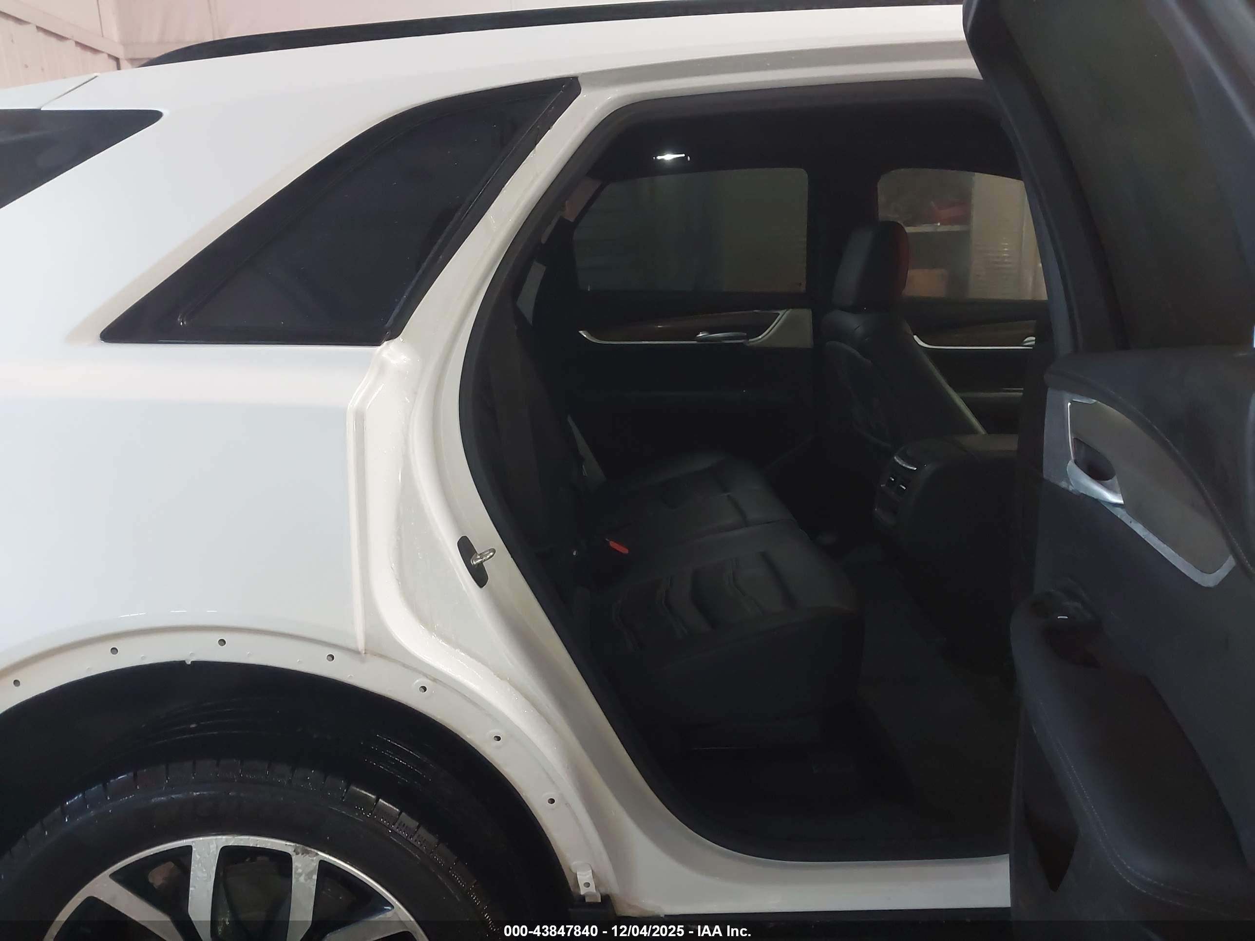 CADILLAC XT5 image 8