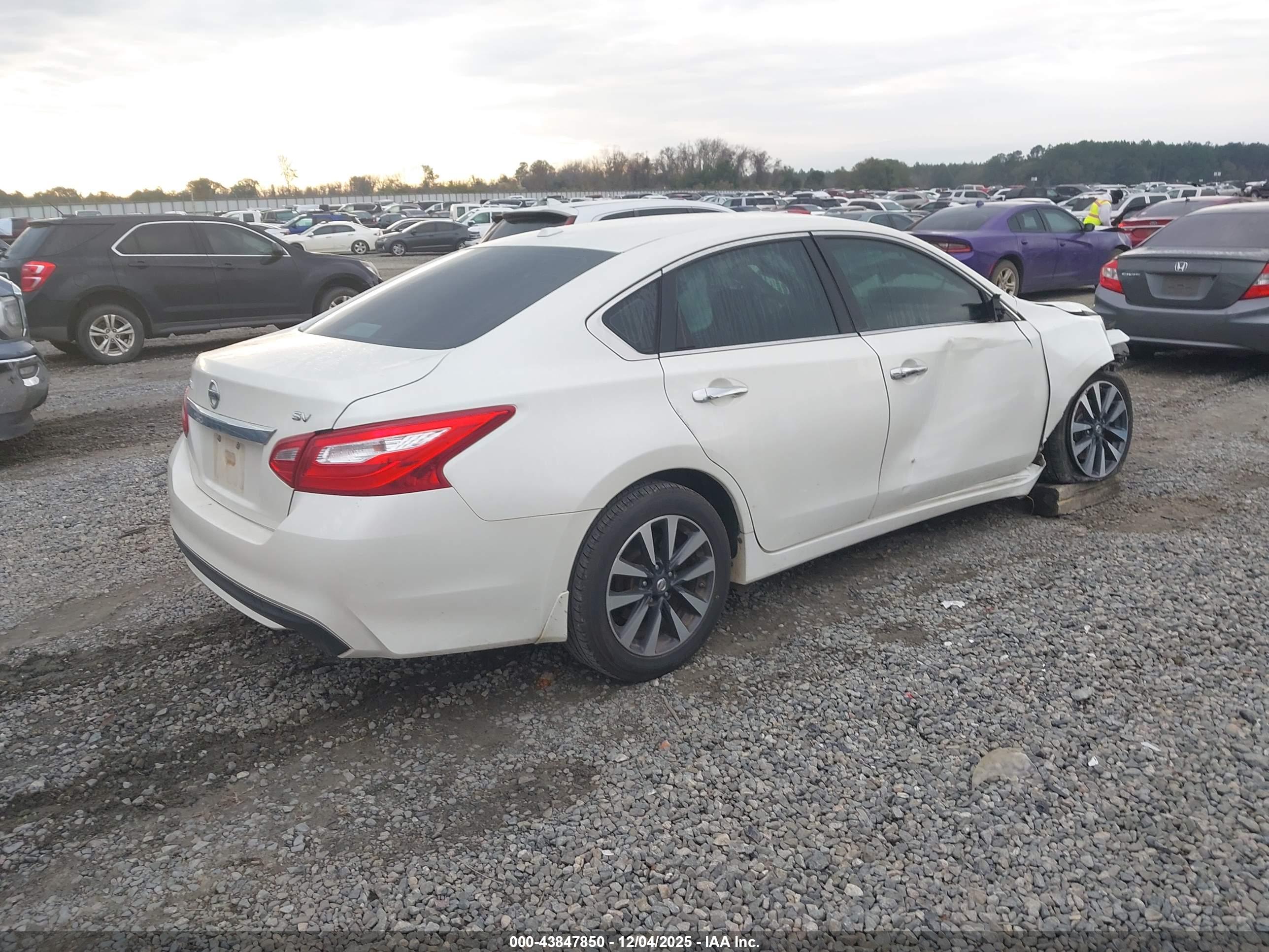 NISSAN ALTIMA image 4