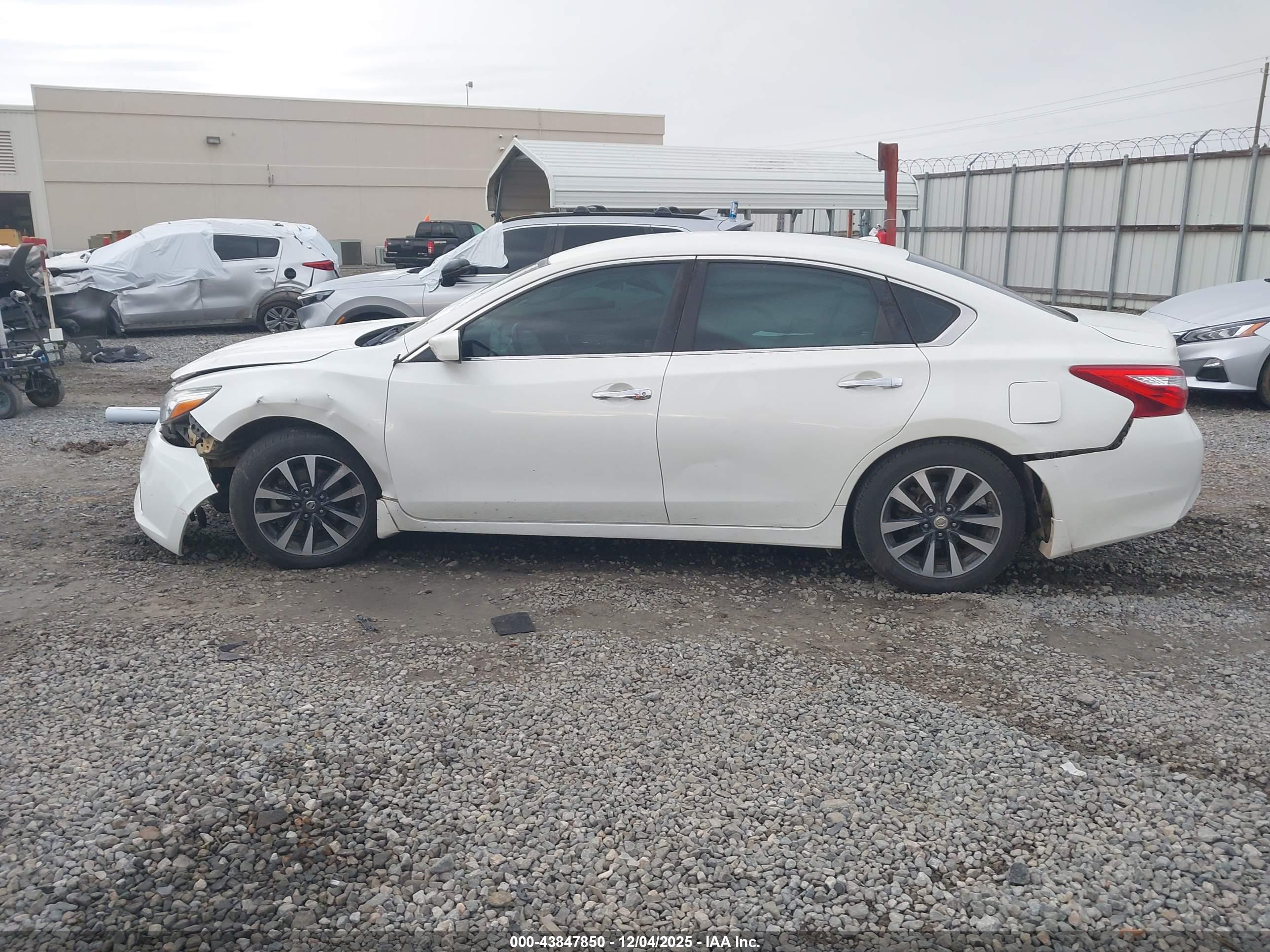 NISSAN ALTIMA image 6