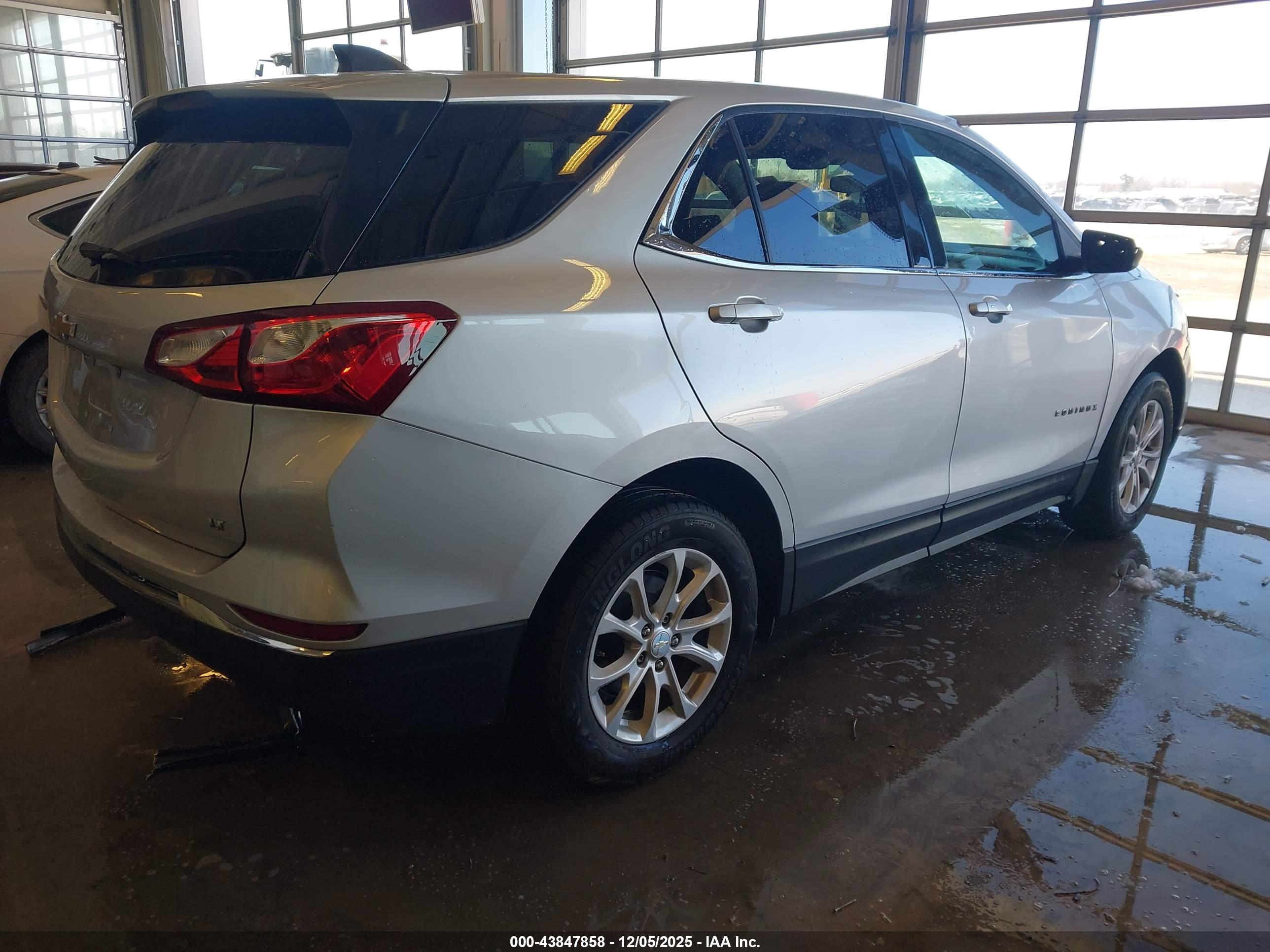 CHEVROLET EQUINOX image 4