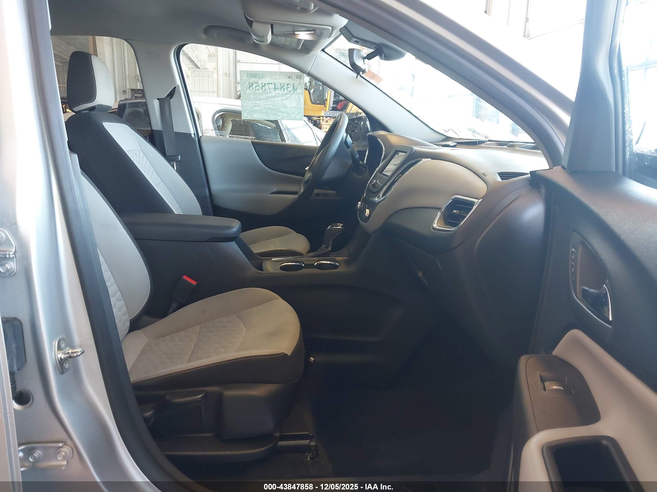 CHEVROLET EQUINOX image 5