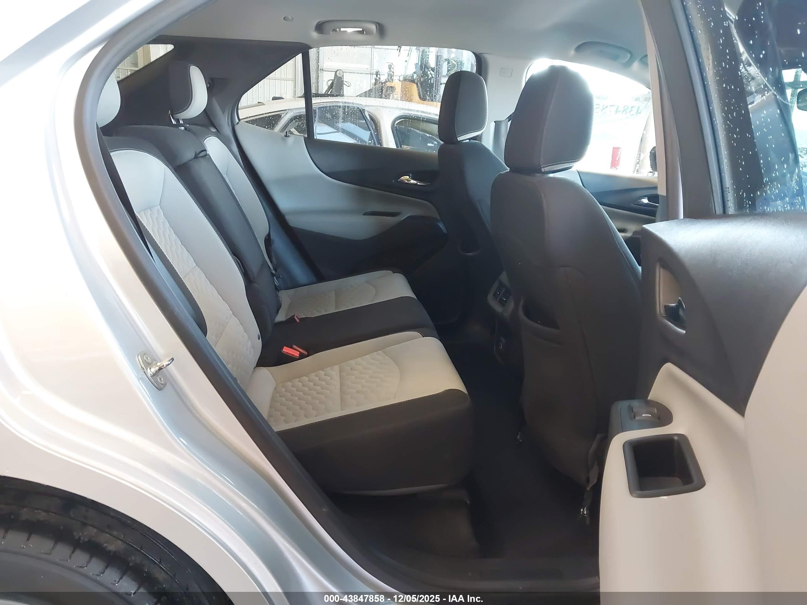 CHEVROLET EQUINOX image 8
