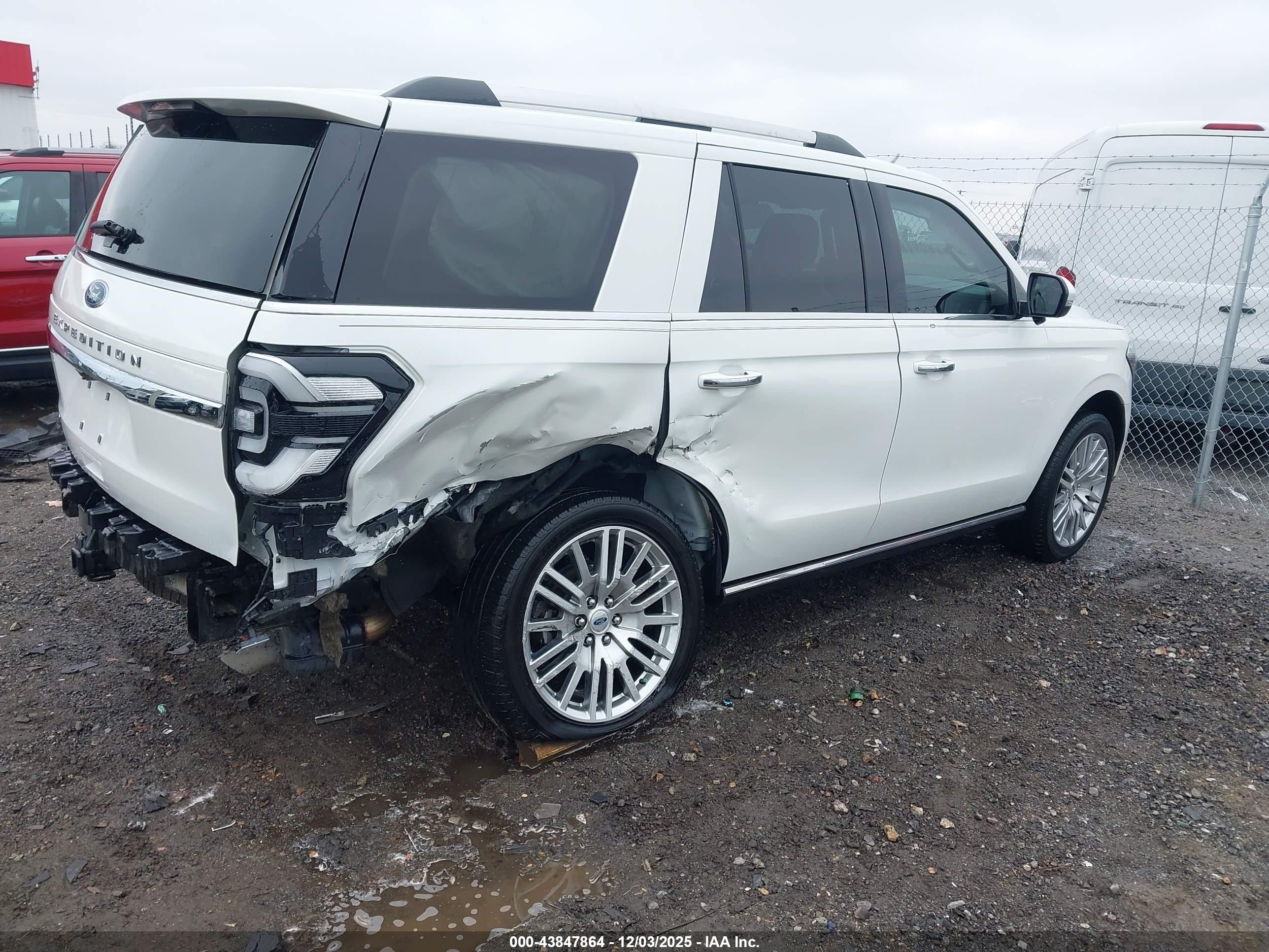 FORD EXPEDITION image 4