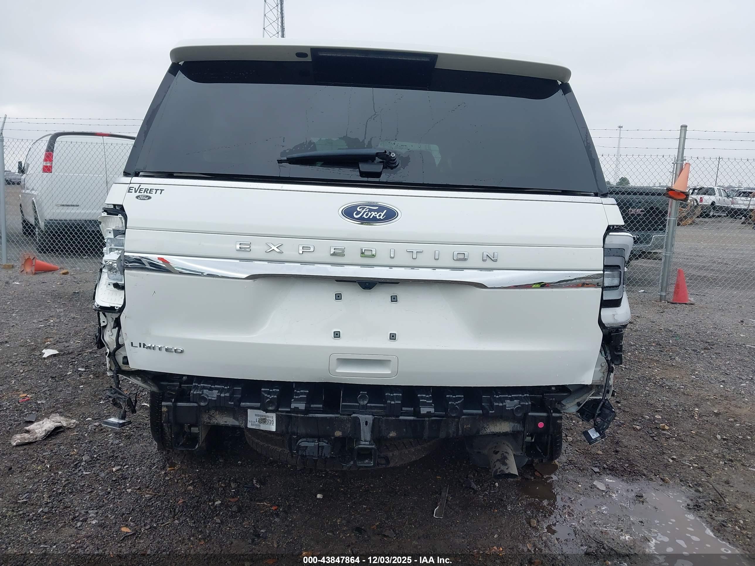 FORD EXPEDITION image 6