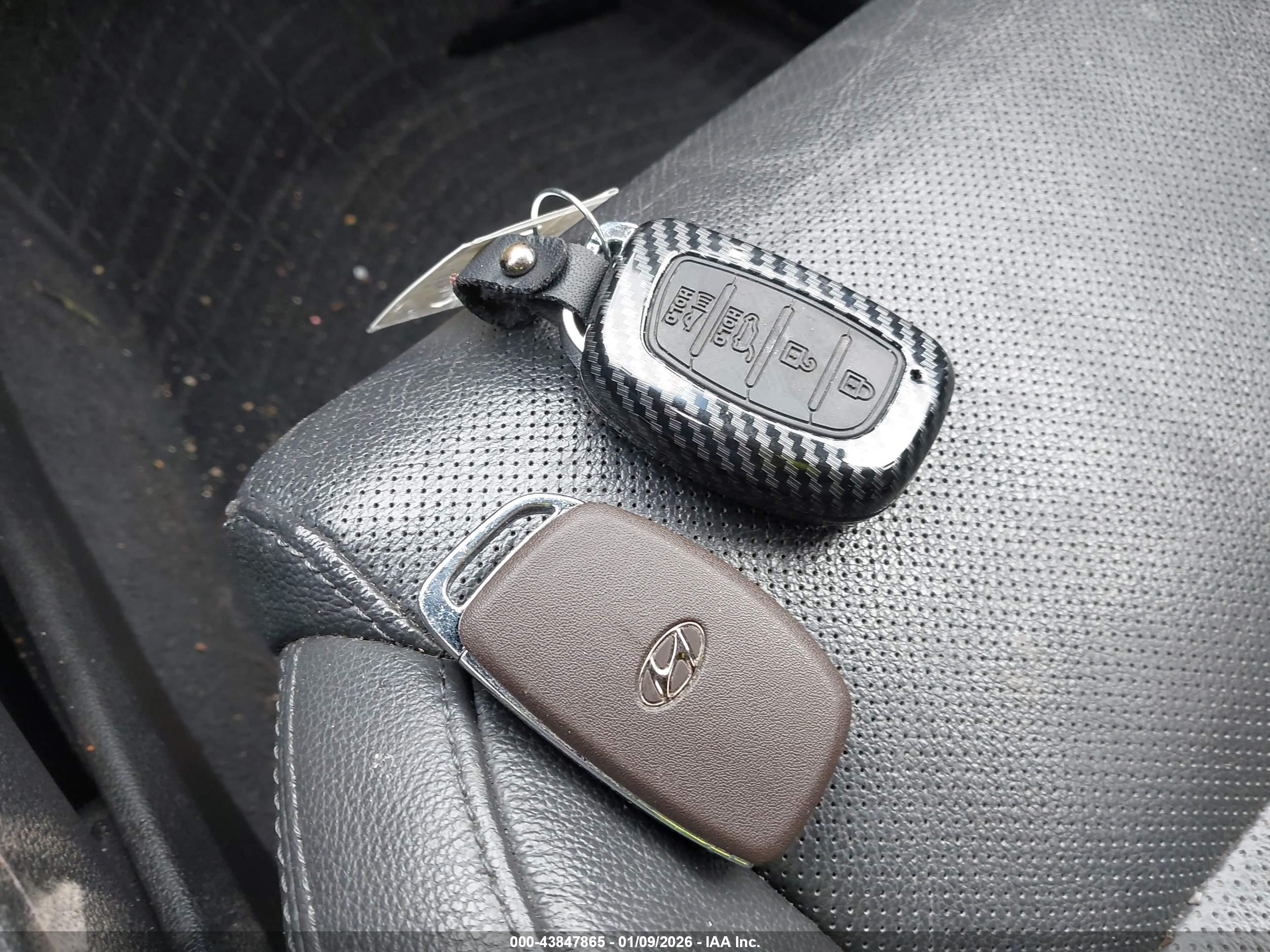 HYUNDAI TUCSON image 11