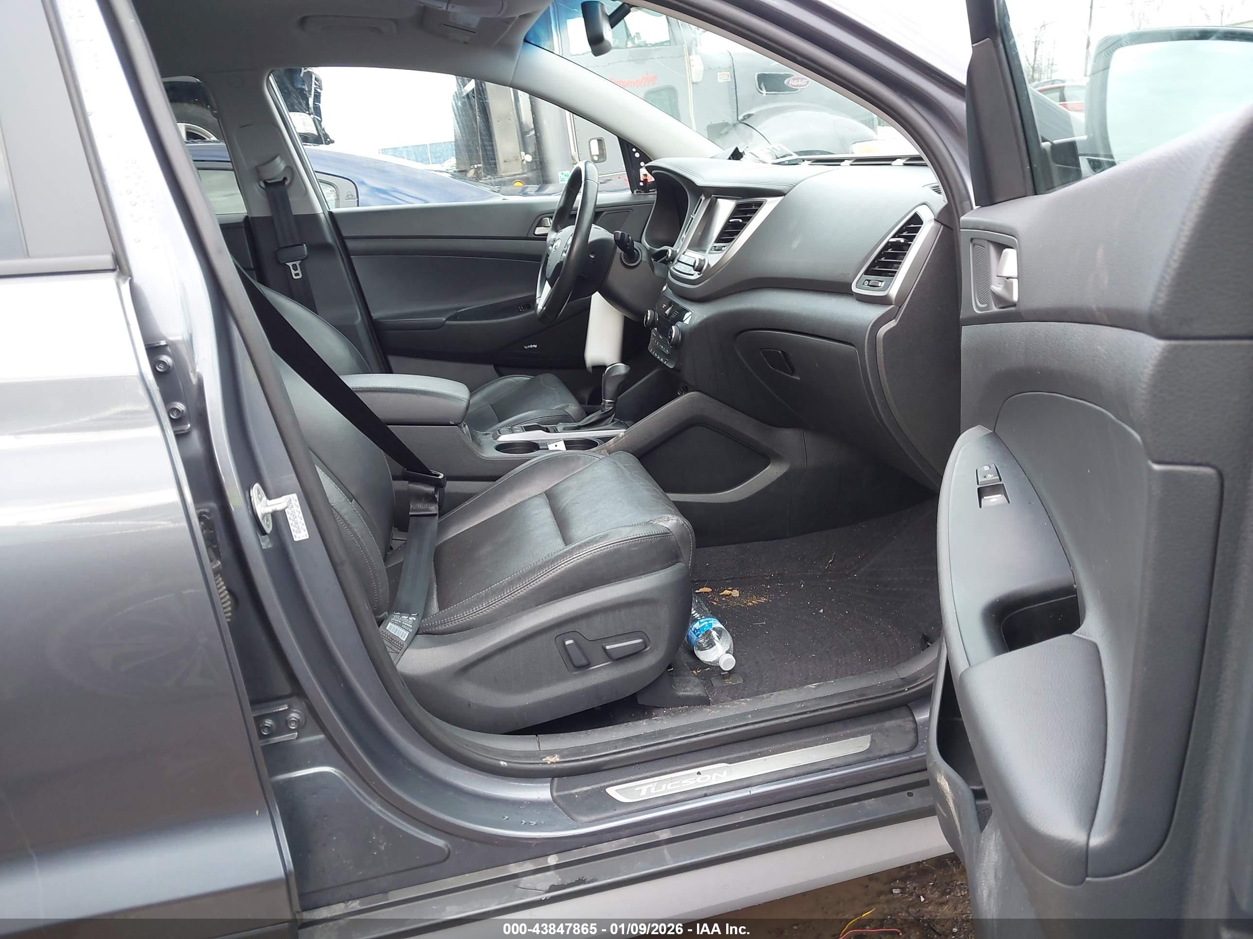 HYUNDAI TUCSON image 5