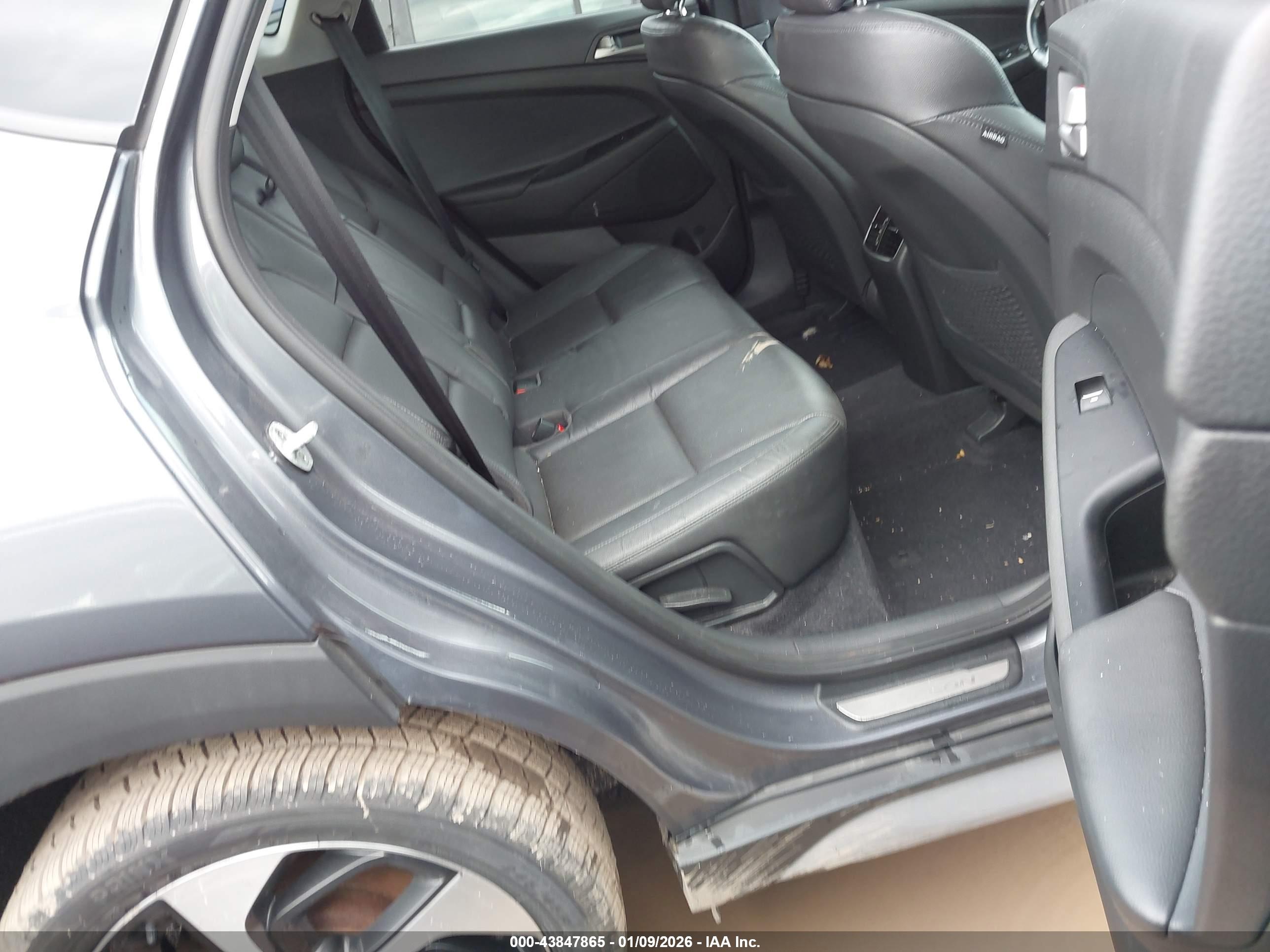 HYUNDAI TUCSON image 8
