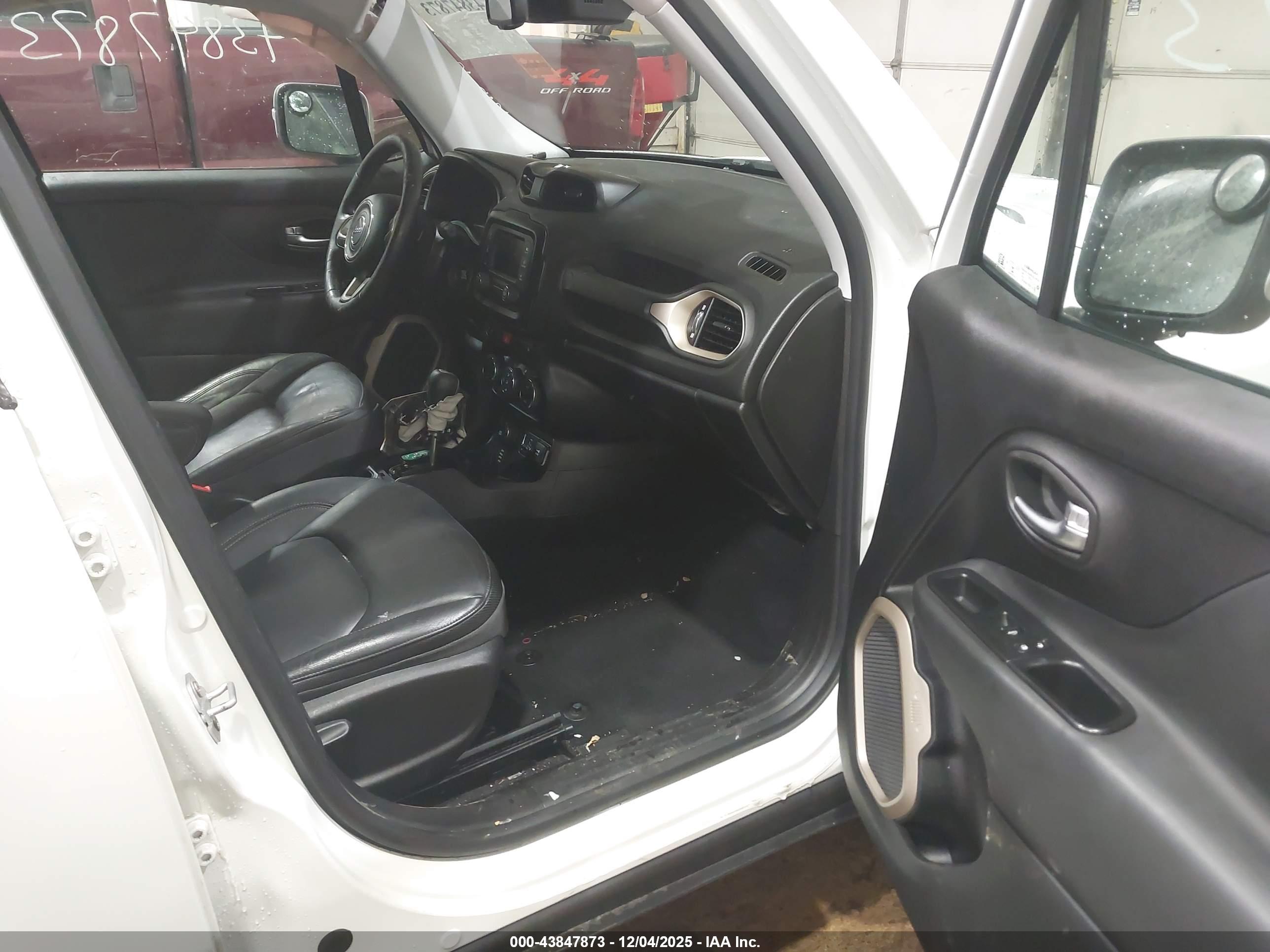 JEEP RENEGADE image 5