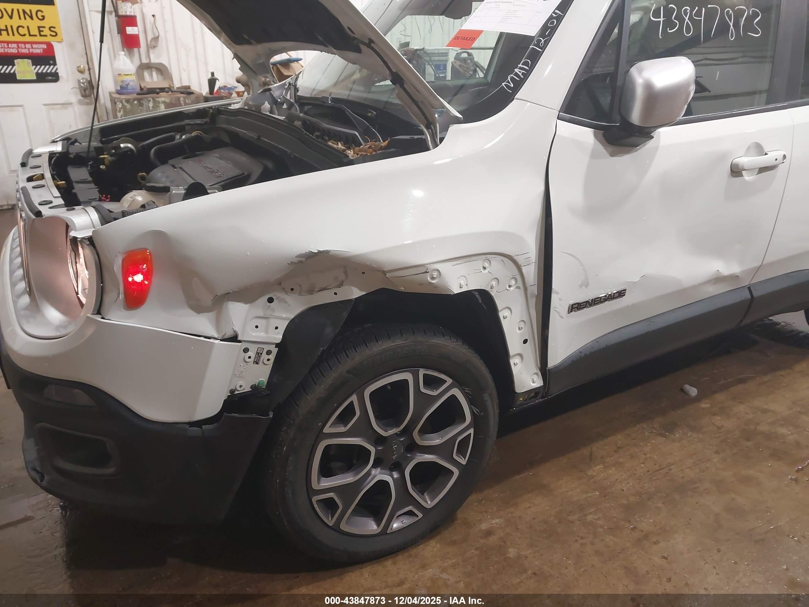 JEEP RENEGADE image 6