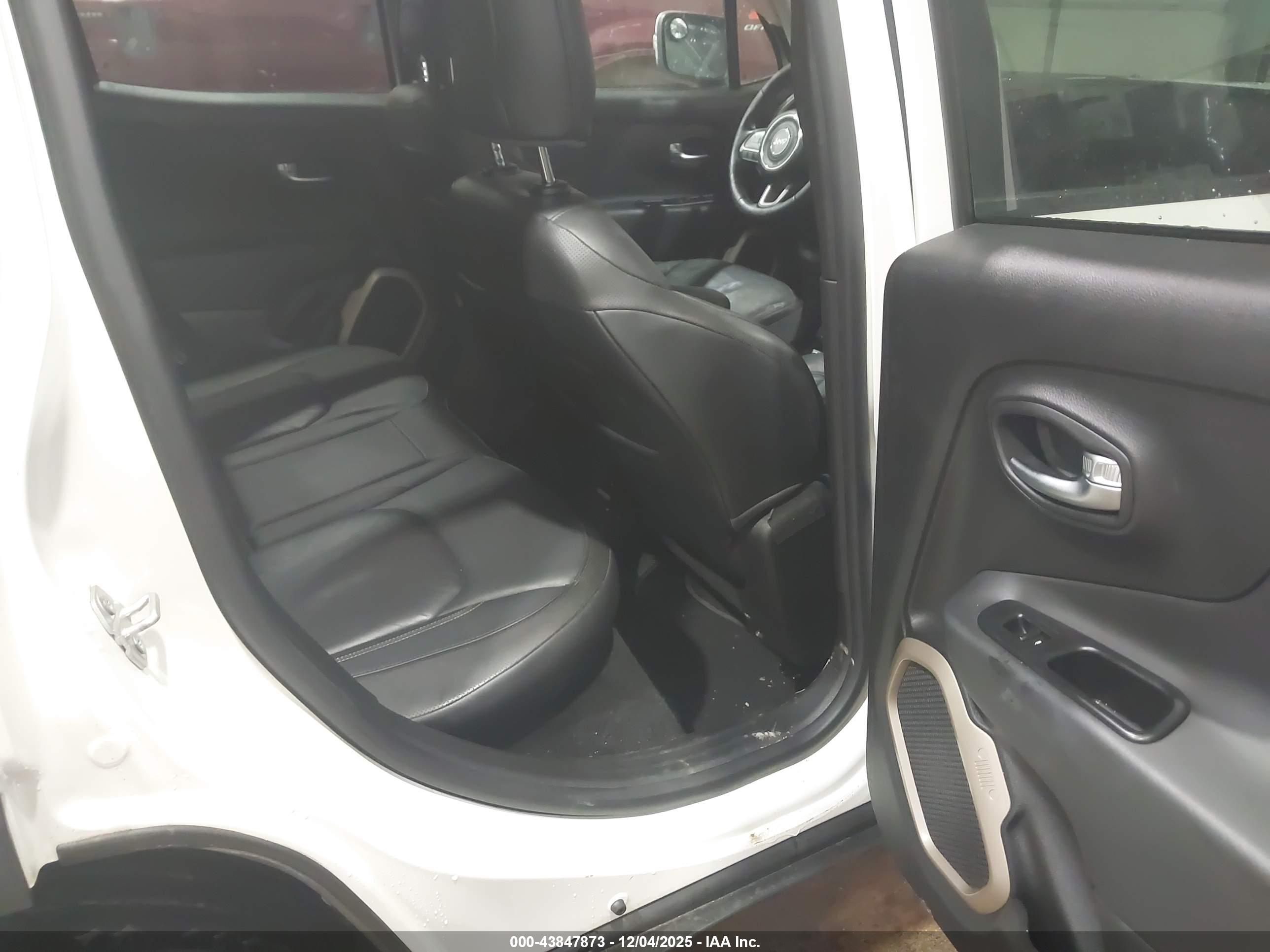 JEEP RENEGADE image 8