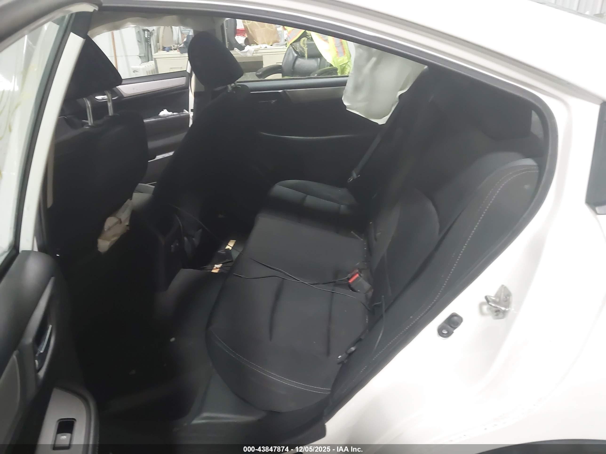 SUBARU LEGACY image 8