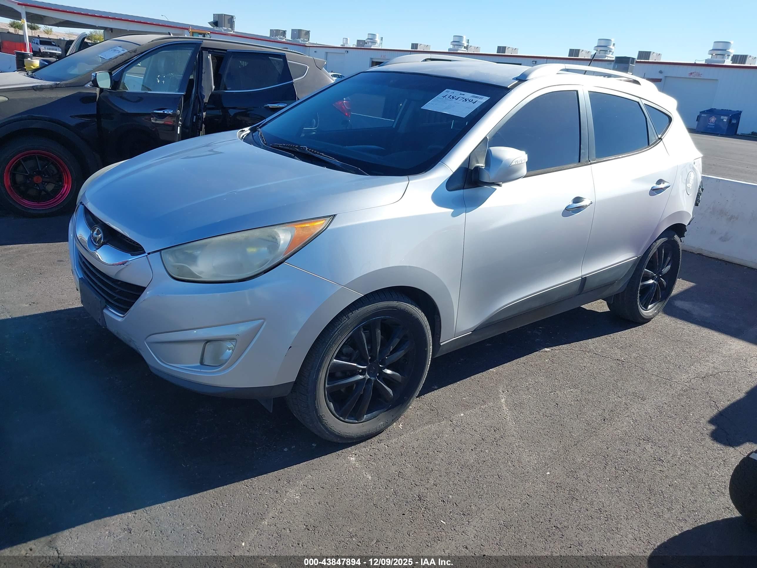HYUNDAI TUCSON image 2