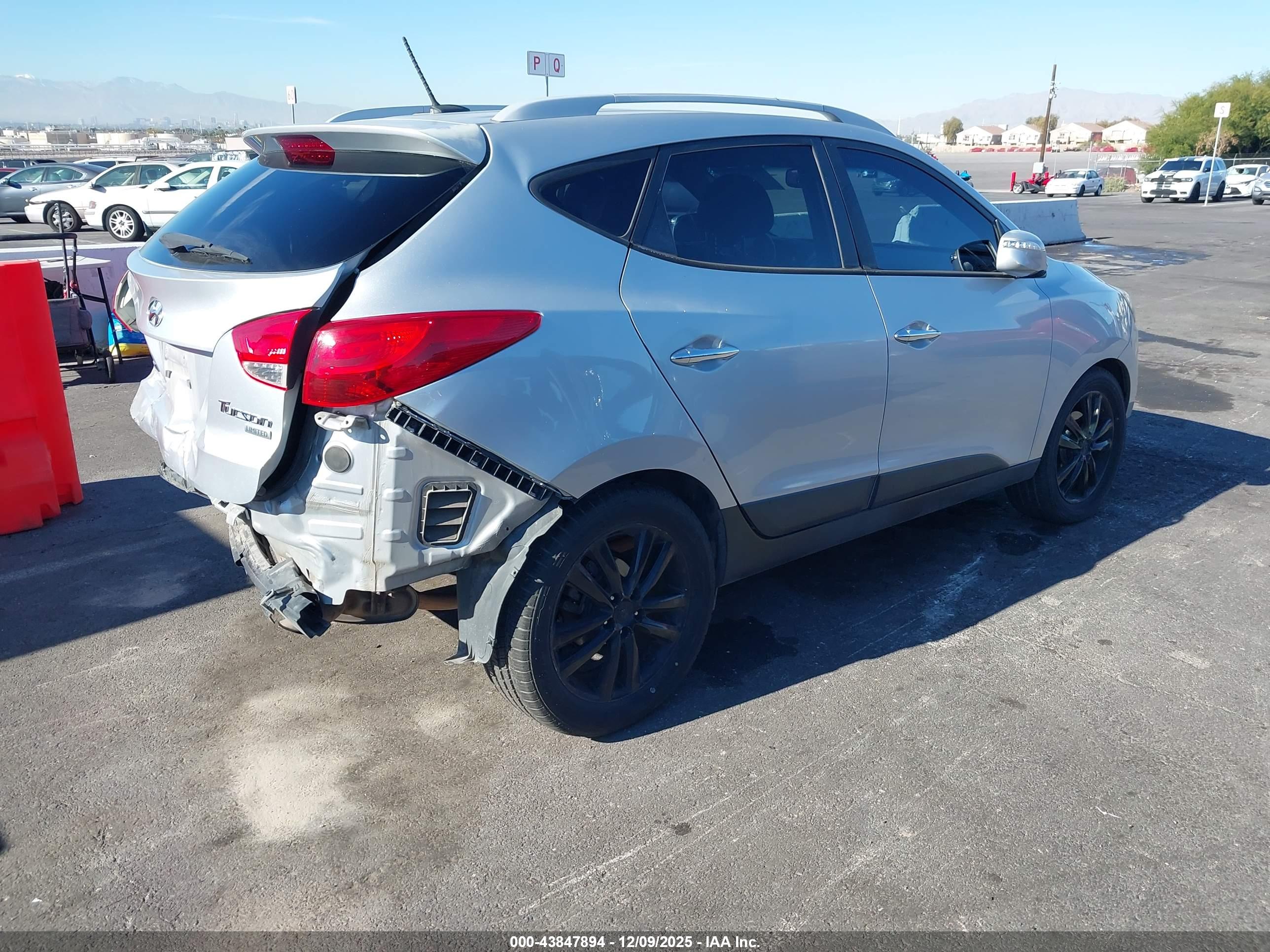 HYUNDAI TUCSON image 4