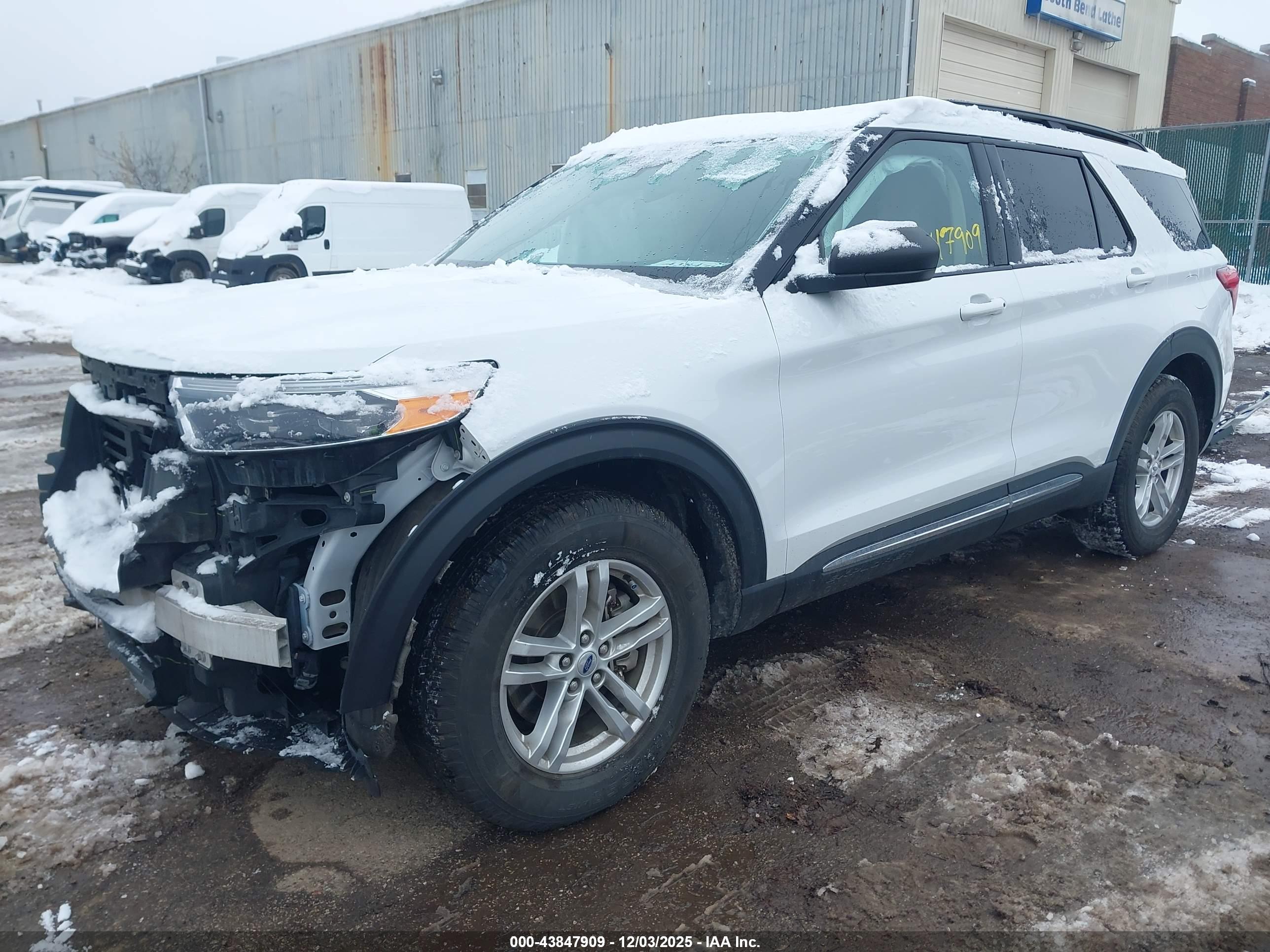 FORD EXPLORER image 2