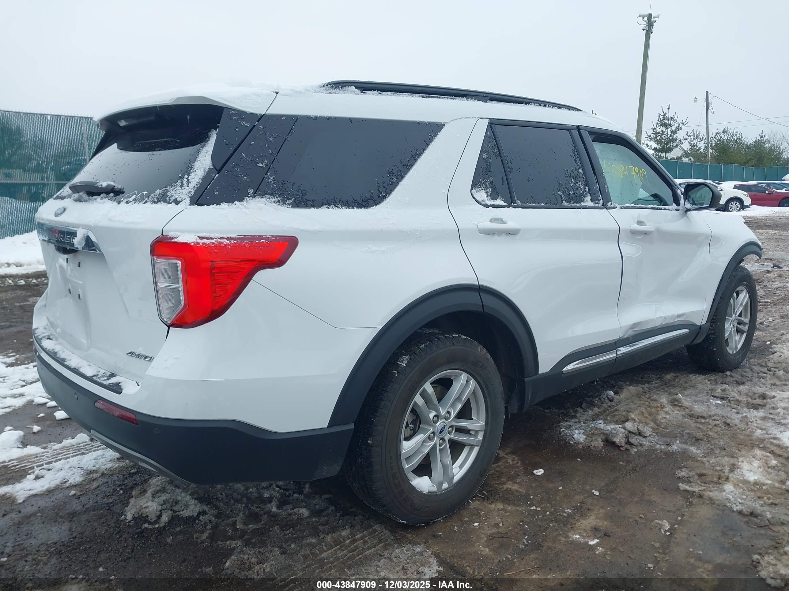 FORD EXPLORER image 4