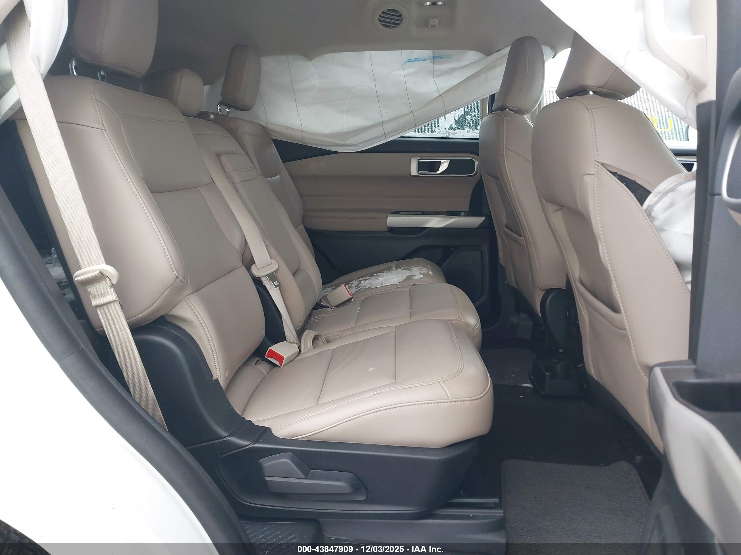 FORD EXPLORER image 8
