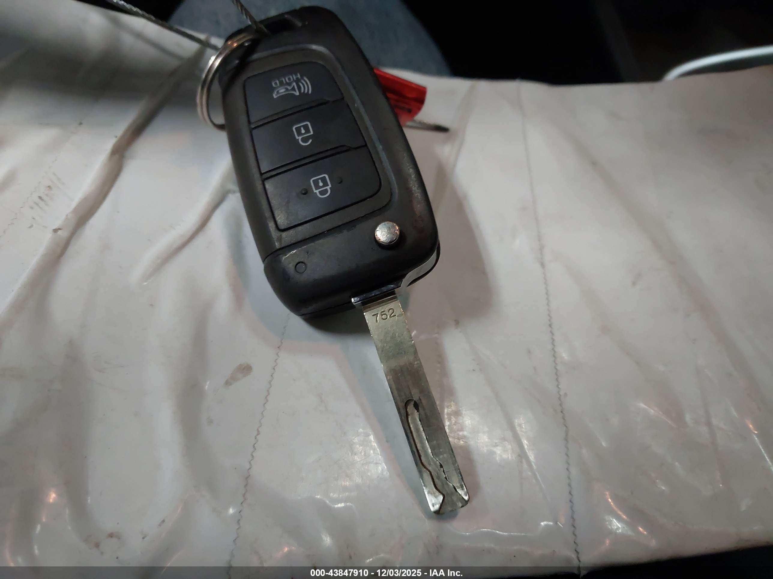 HYUNDAI VENUE image 11