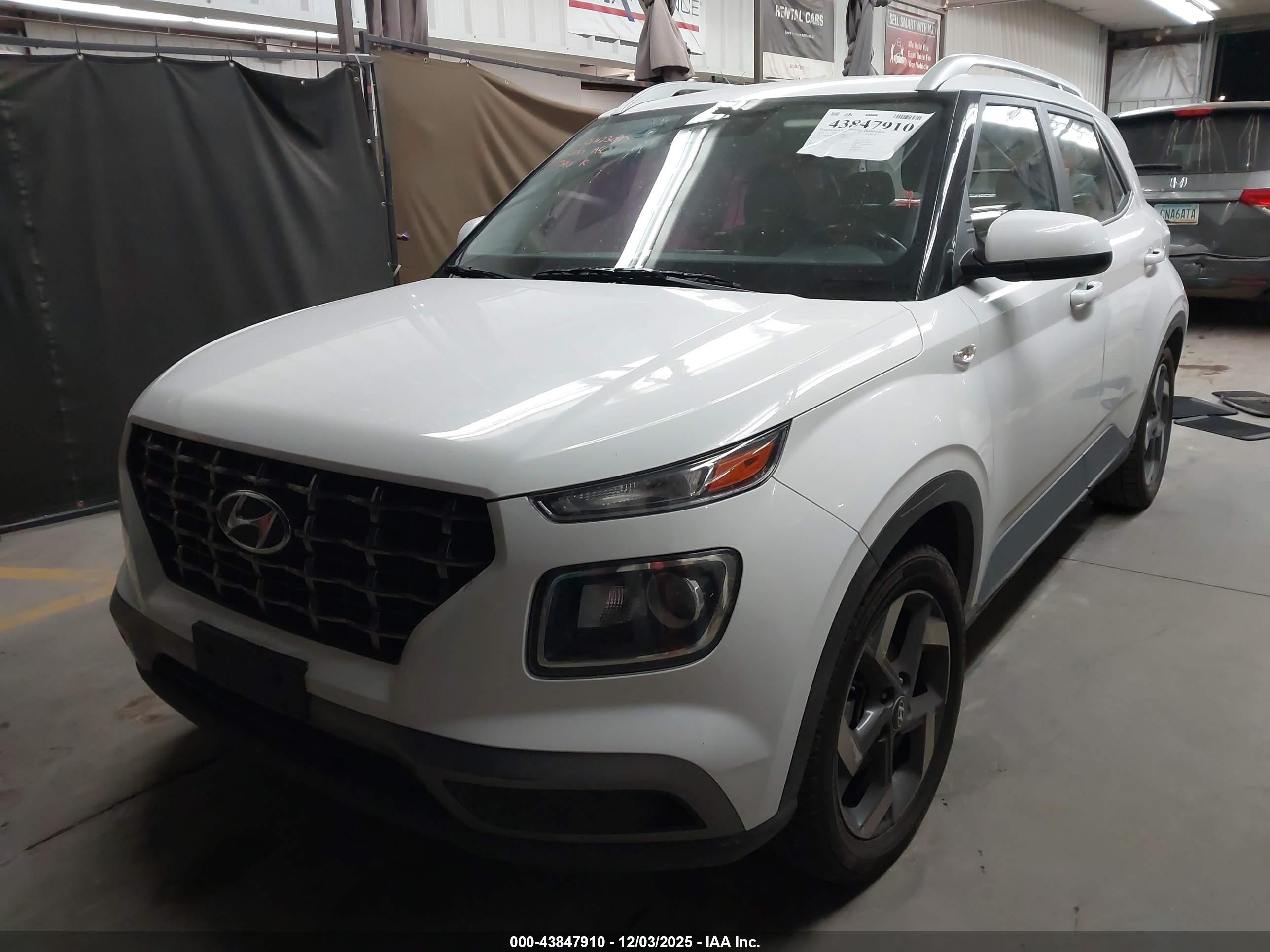 HYUNDAI VENUE image 2