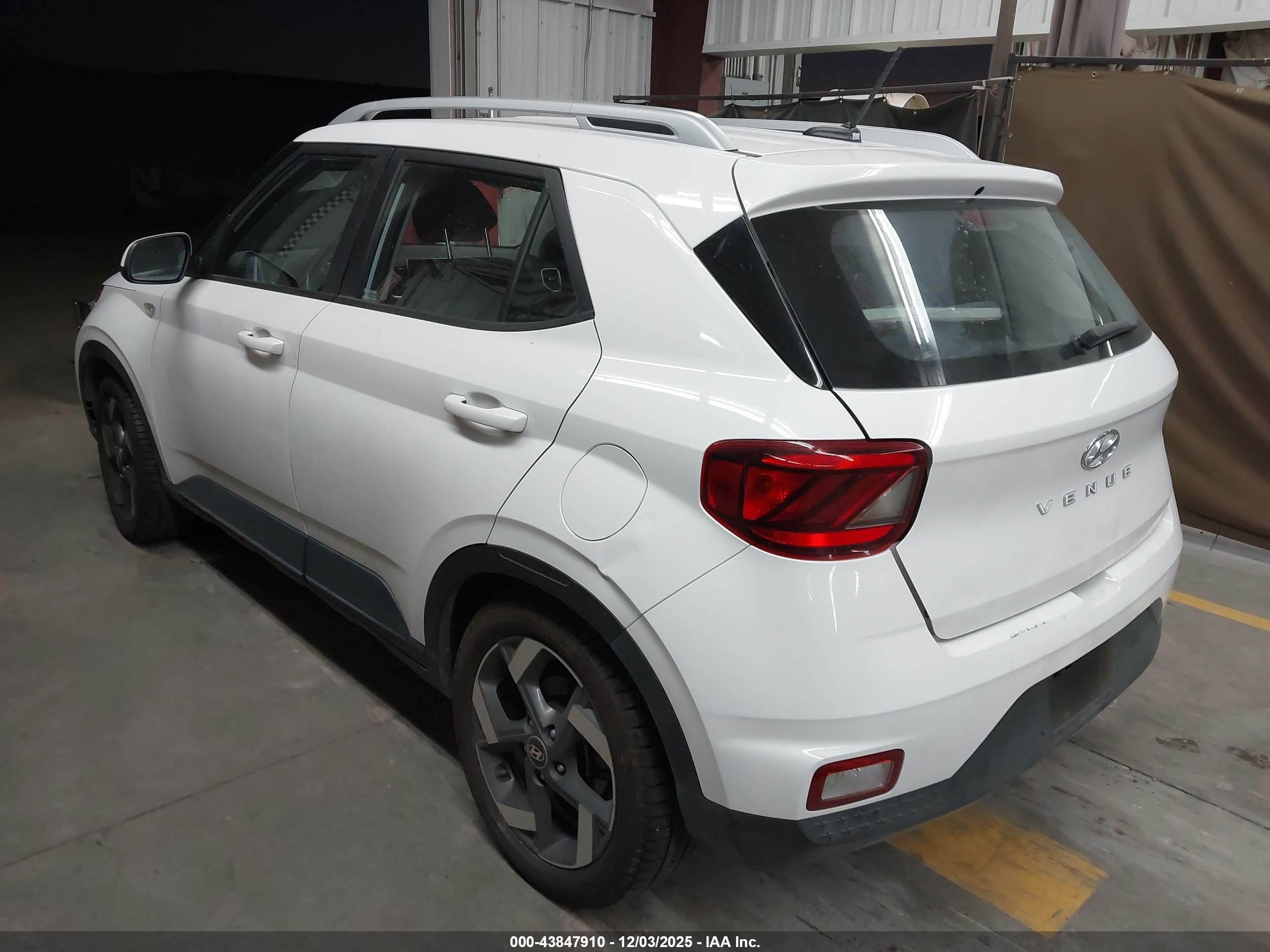 HYUNDAI VENUE image 3