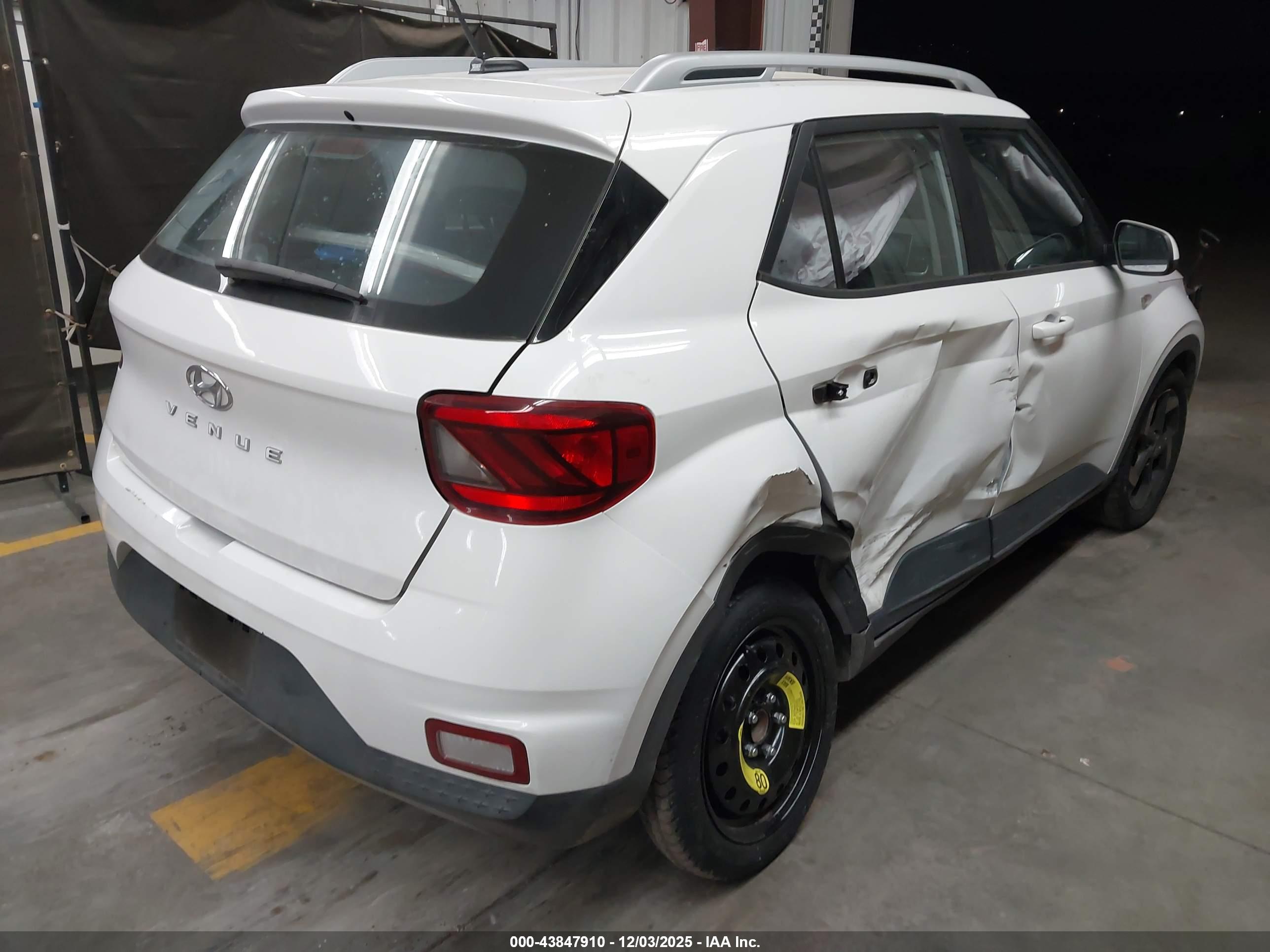 HYUNDAI VENUE image 4