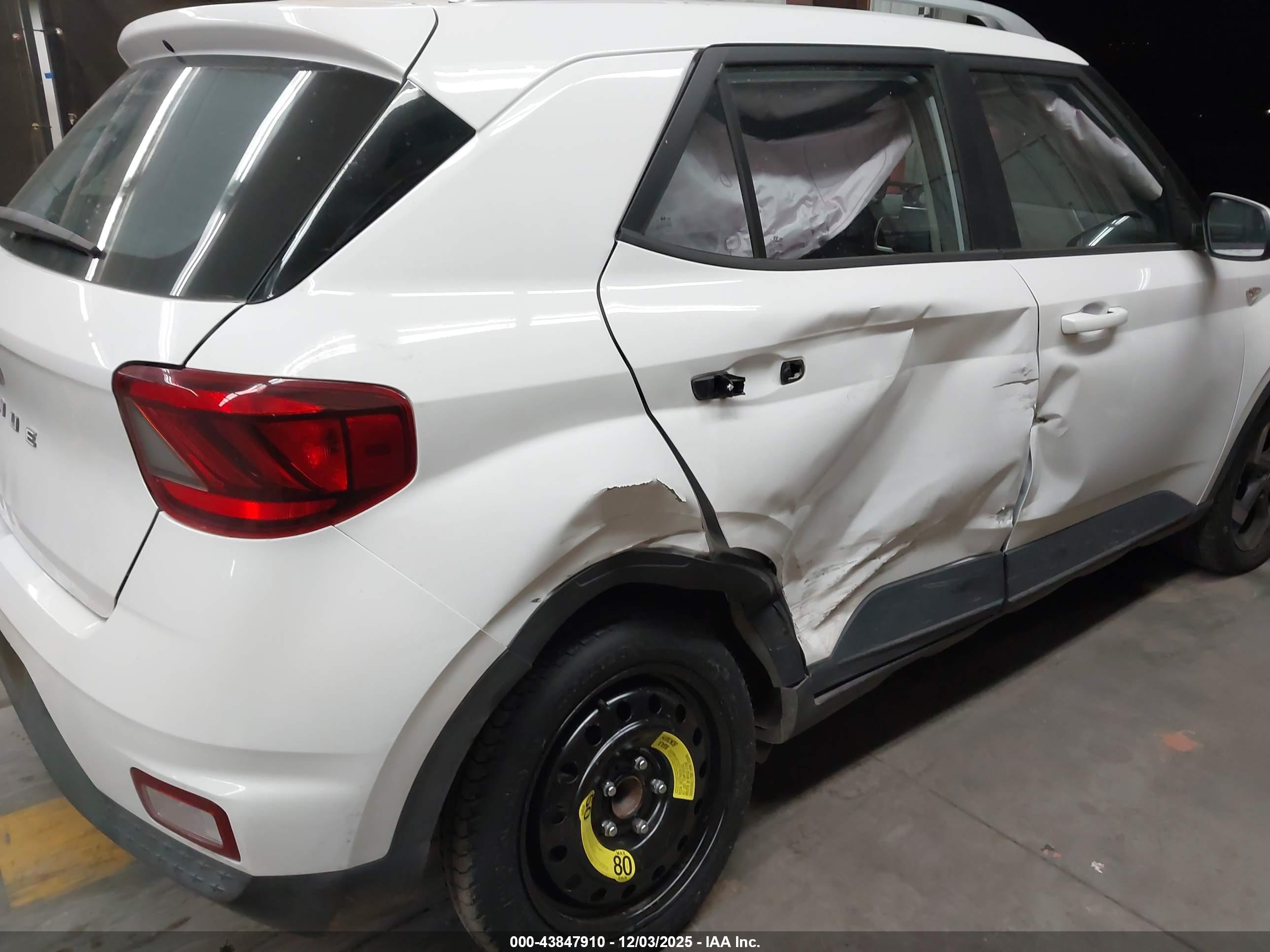 HYUNDAI VENUE image 6