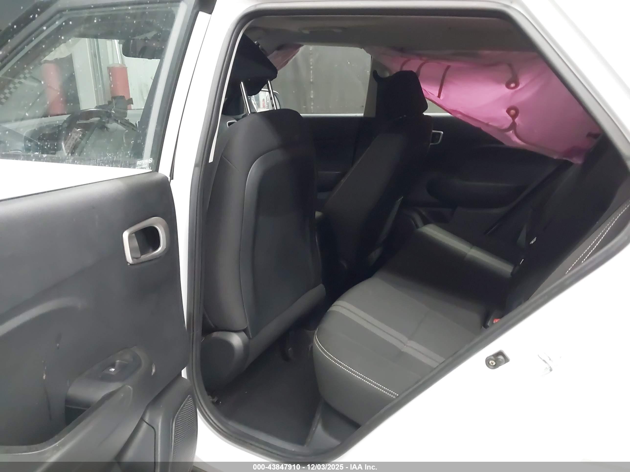 HYUNDAI VENUE image 8