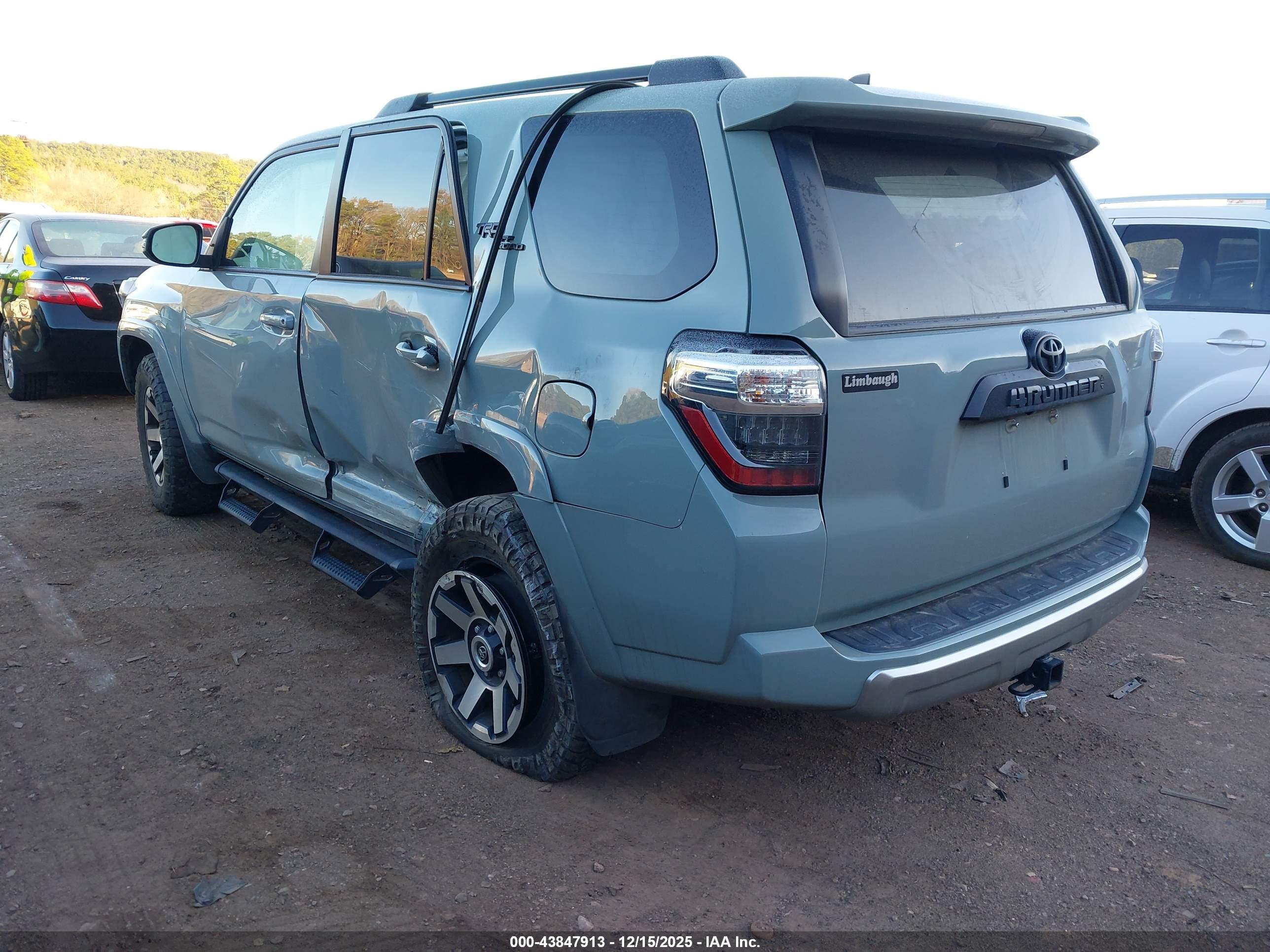 TOYOTA 4RUNNER image 3