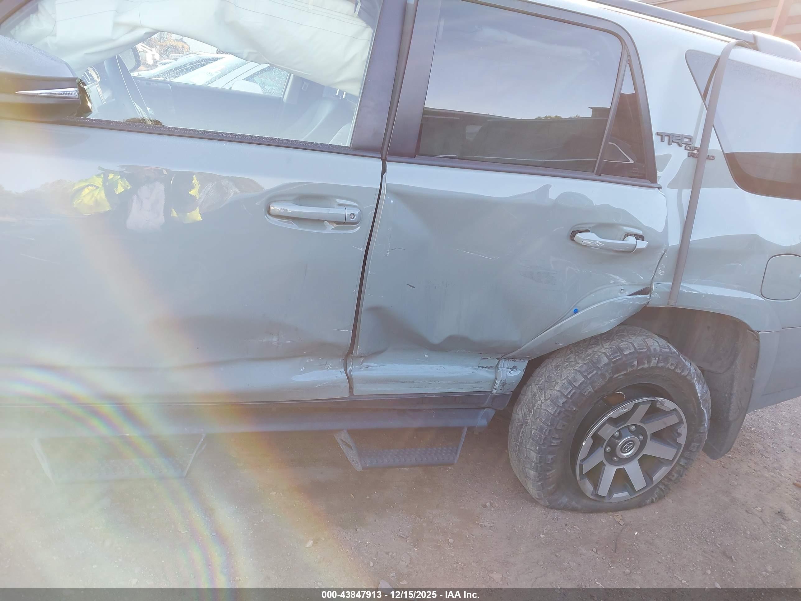 TOYOTA 4RUNNER image 6