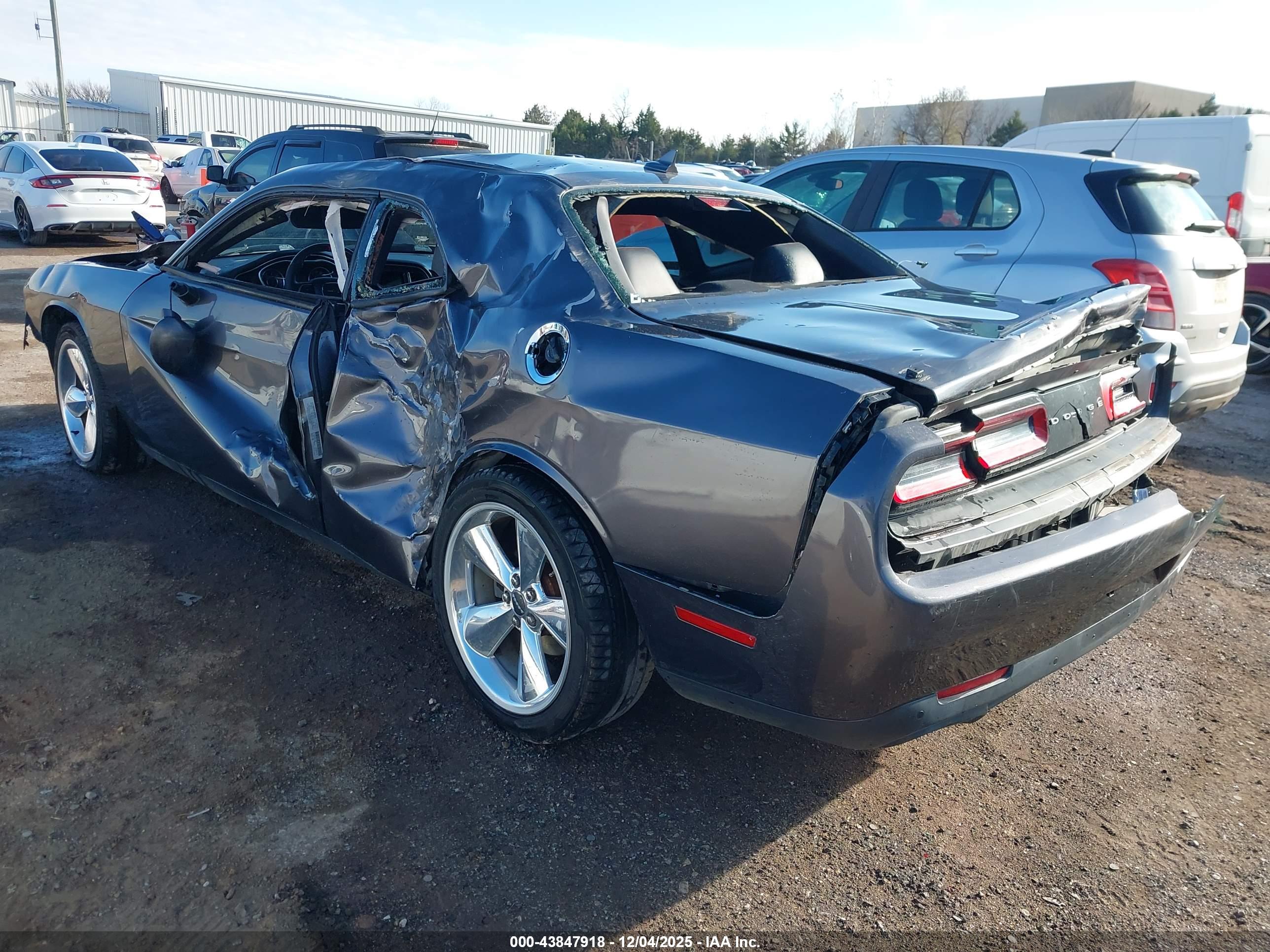 DODGE CHALLENGER image 3