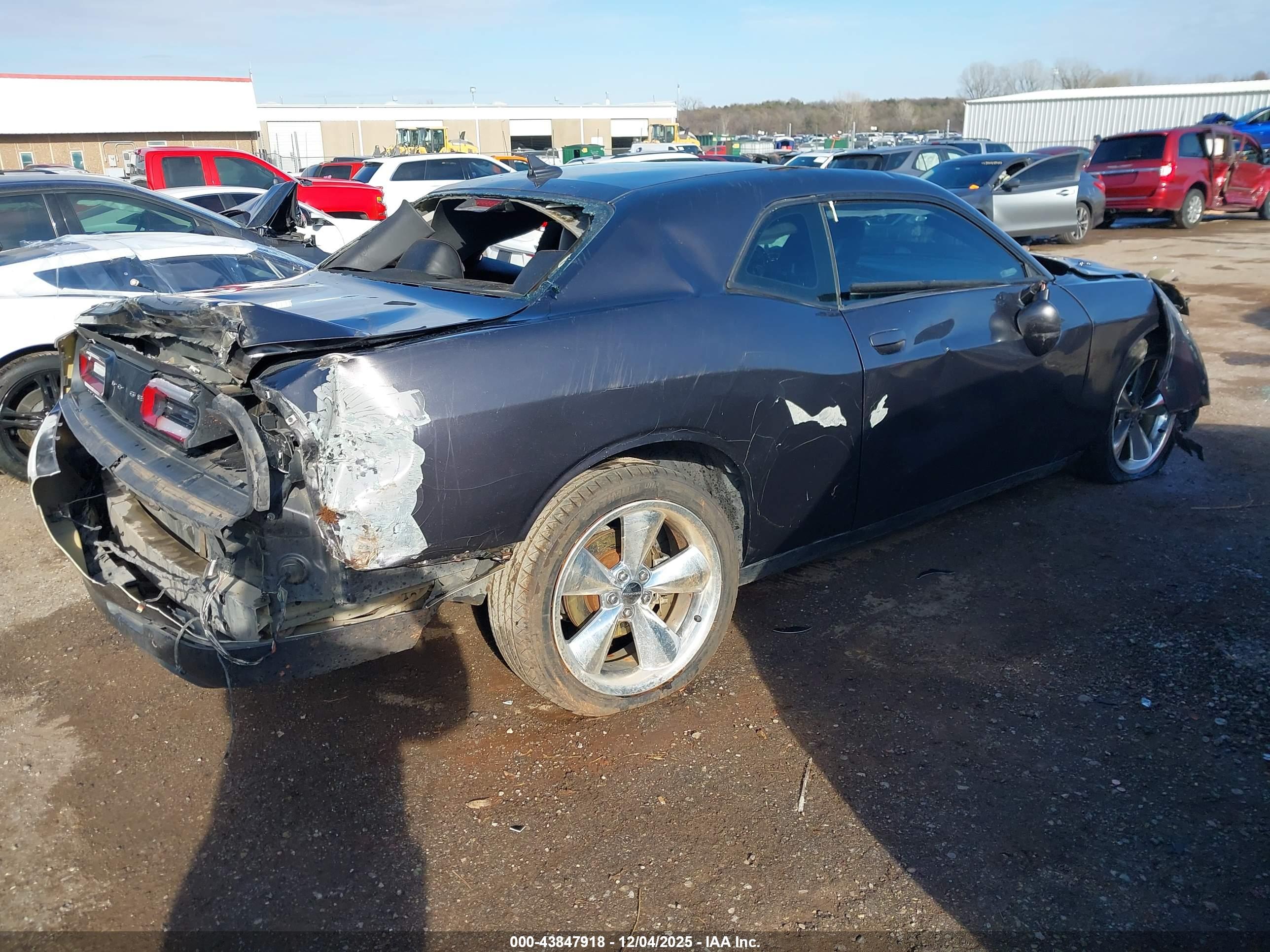 DODGE CHALLENGER image 4