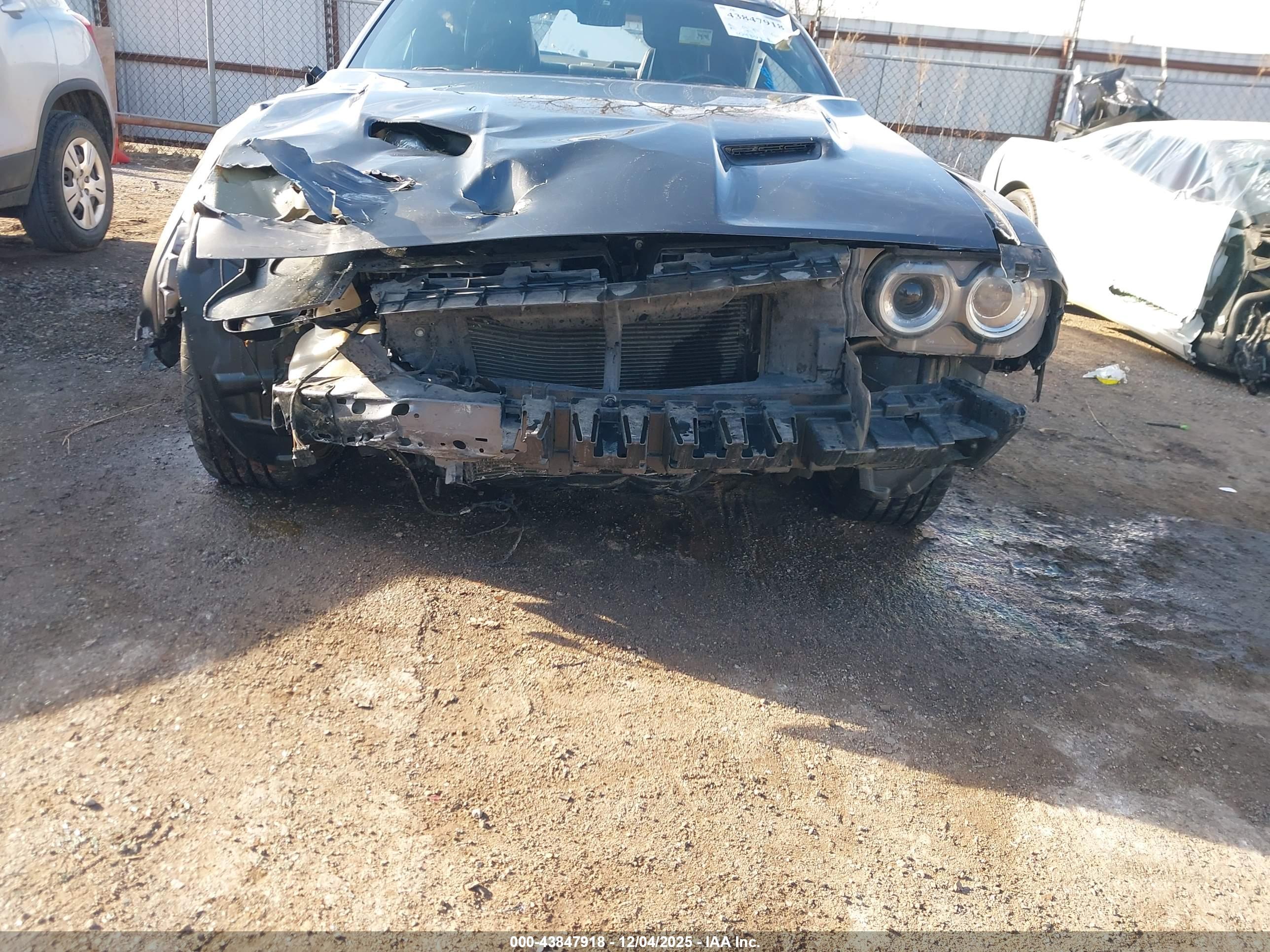 DODGE CHALLENGER image 6