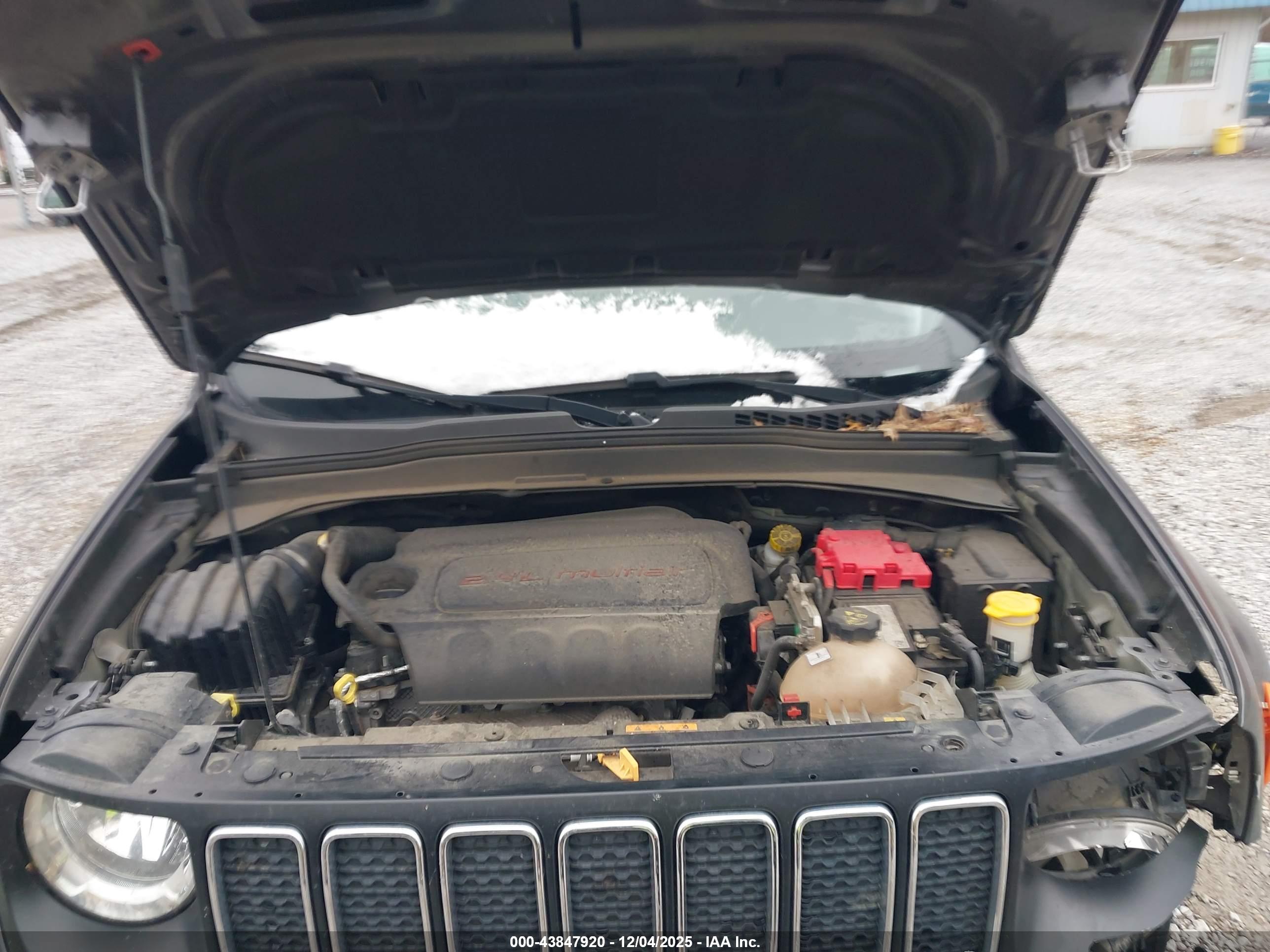 JEEP RENEGADE image 10