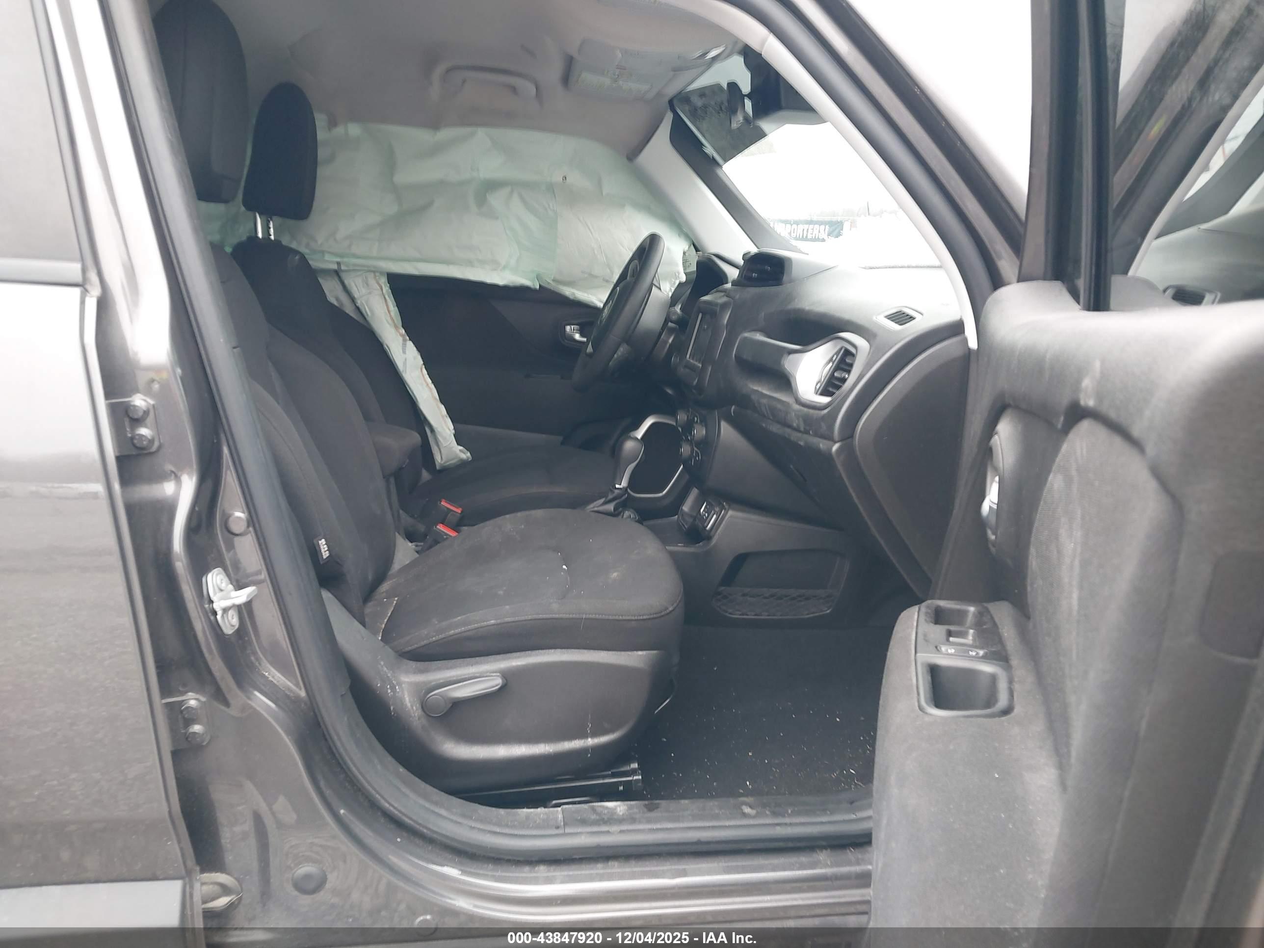 JEEP RENEGADE image 5