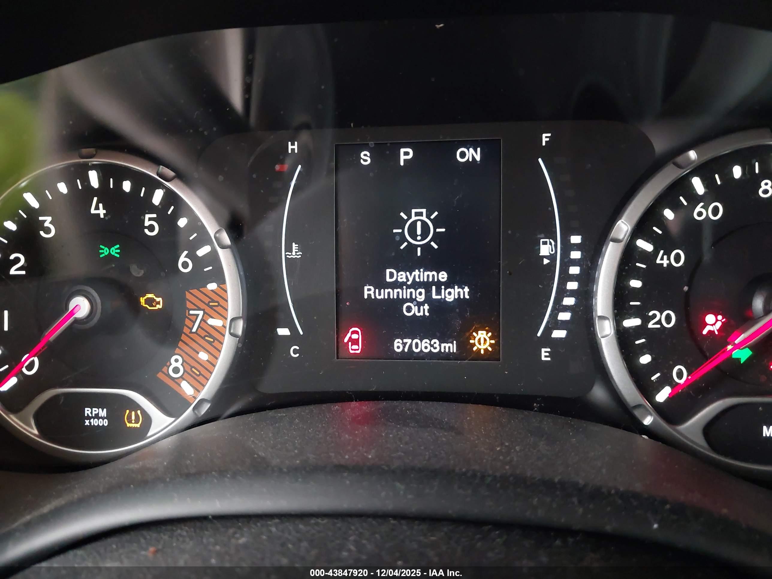 JEEP RENEGADE image 7