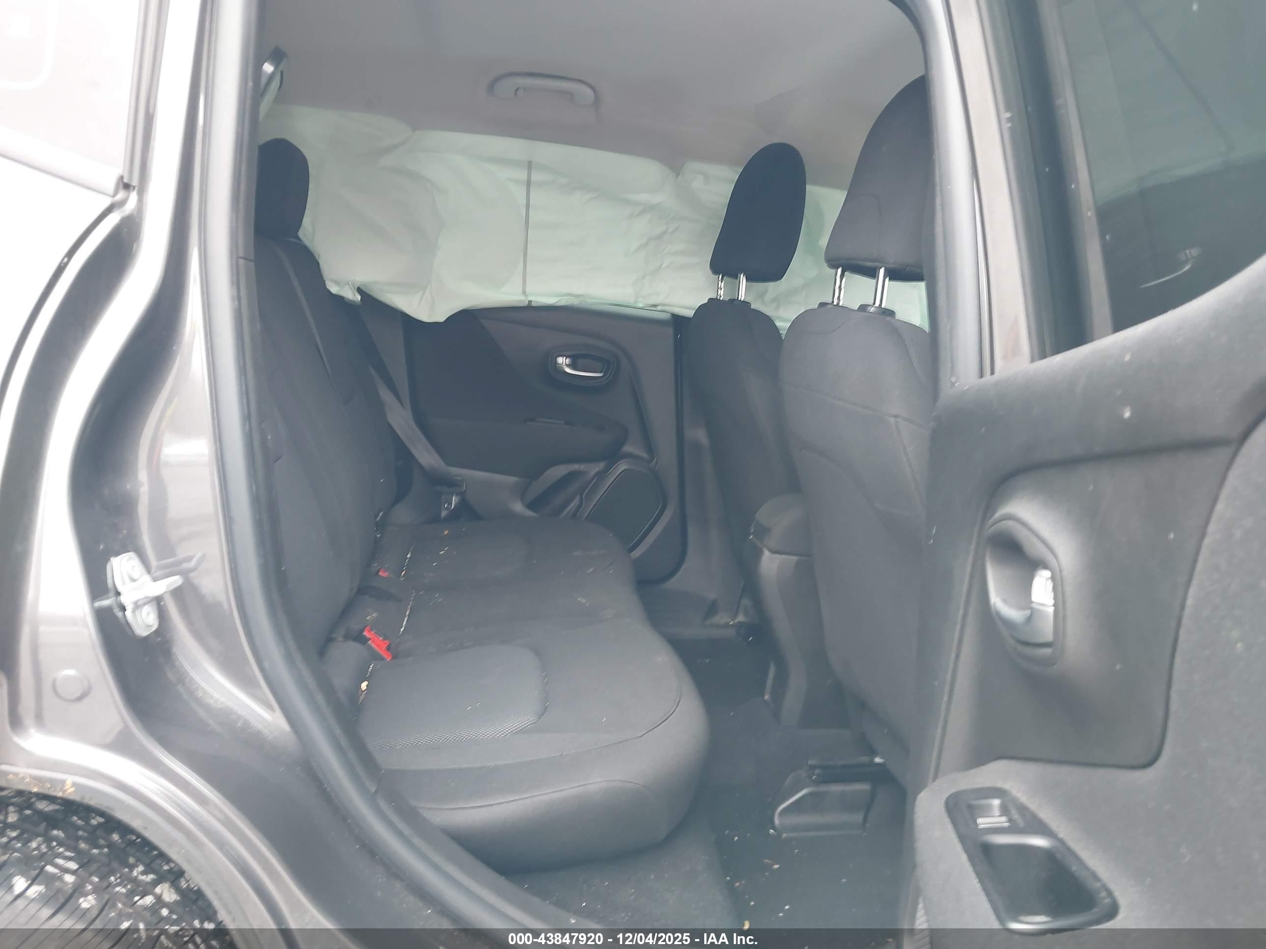 JEEP RENEGADE image 8