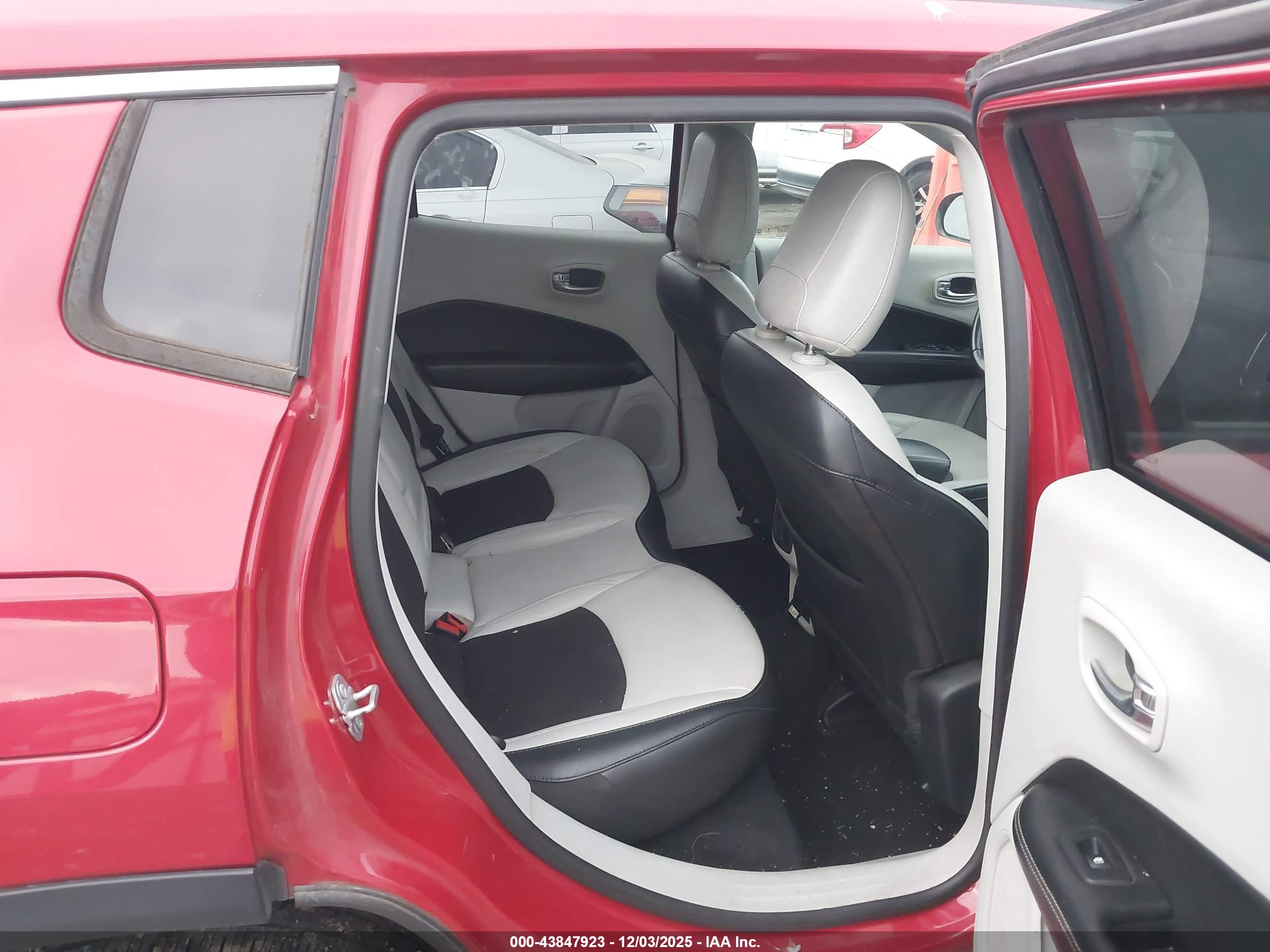 JEEP COMPASS image 8