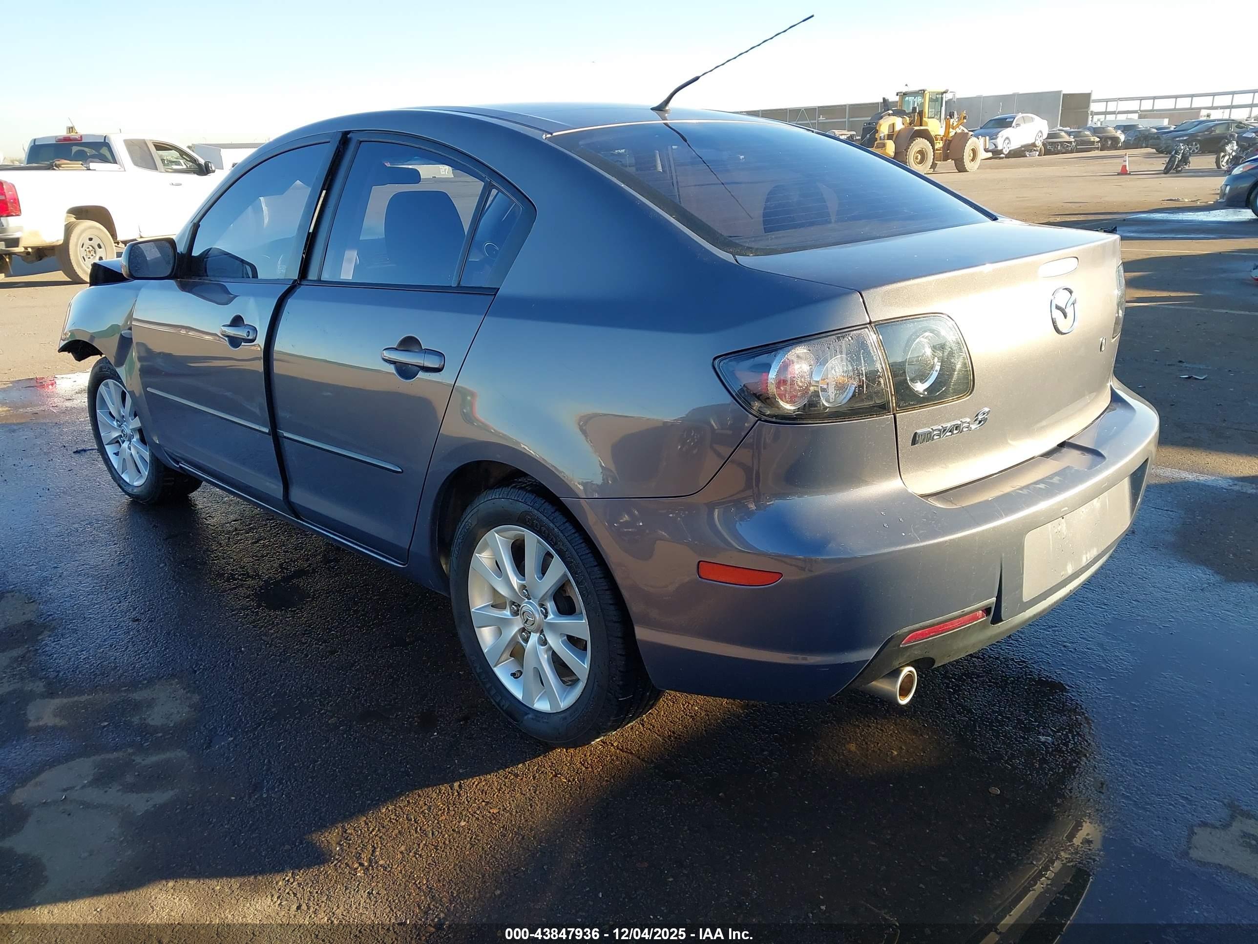 MAZDA MAZDA3 image 3