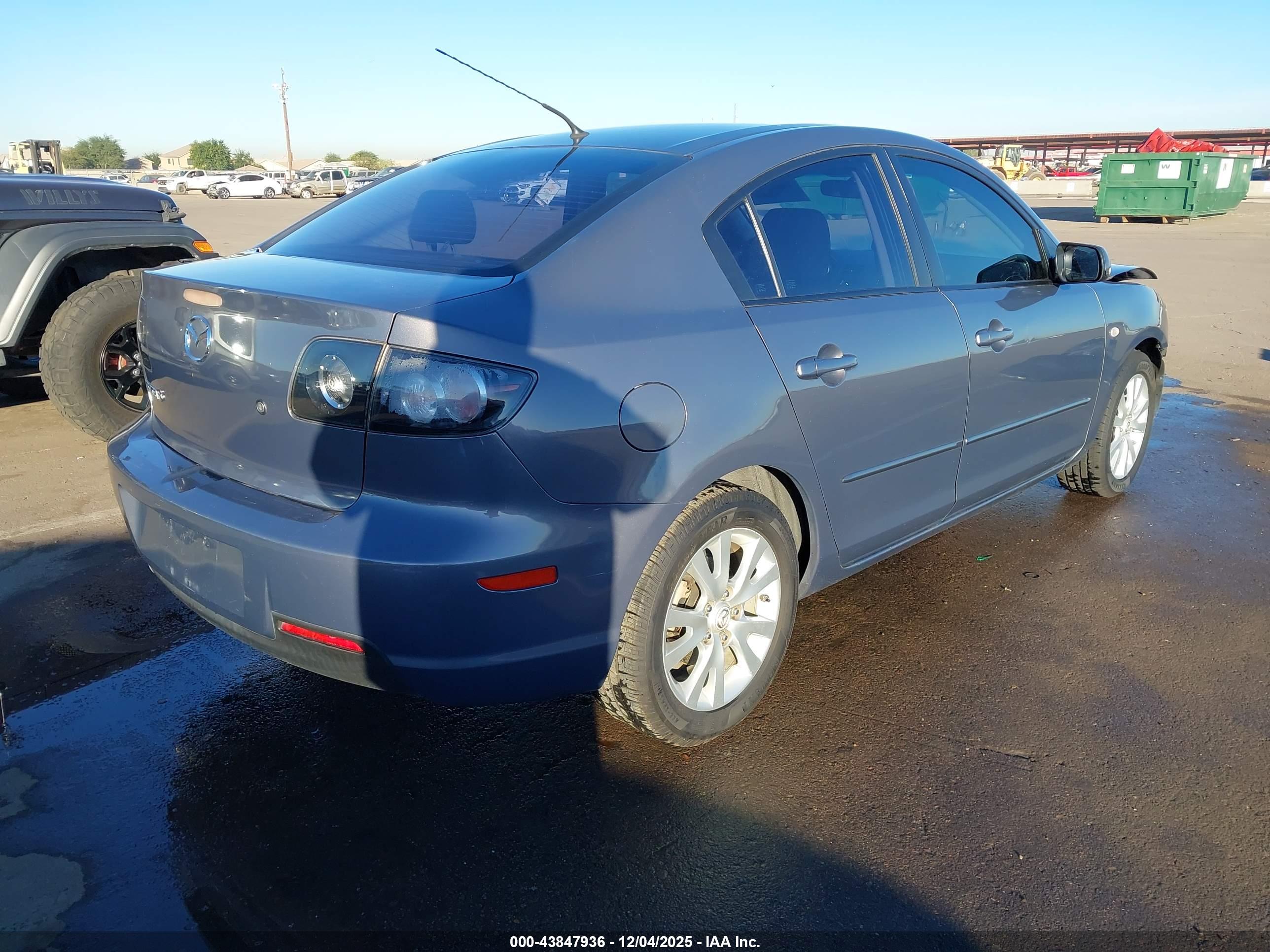 MAZDA MAZDA3 image 4