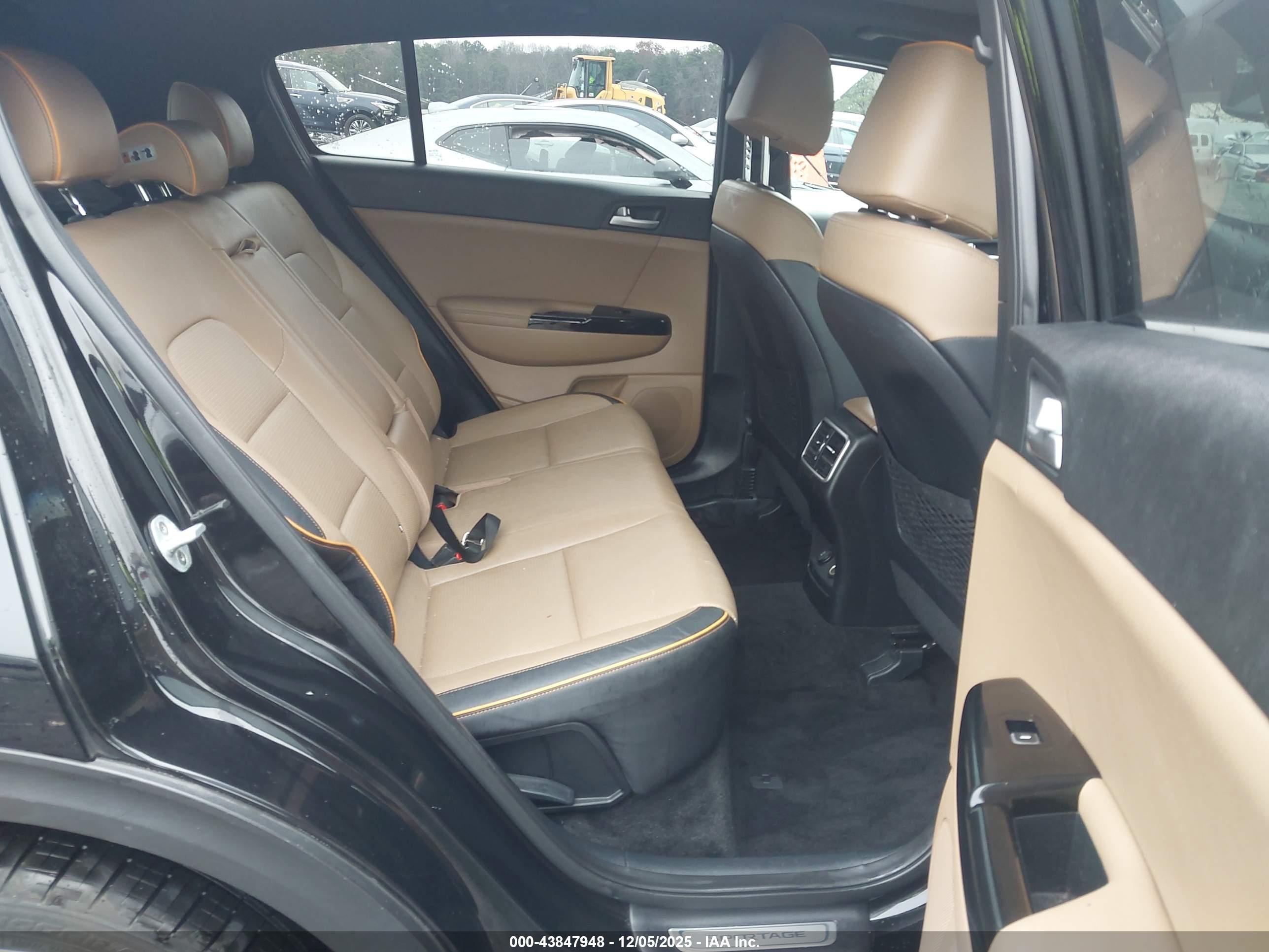 KIA SPORTAGE image 8
