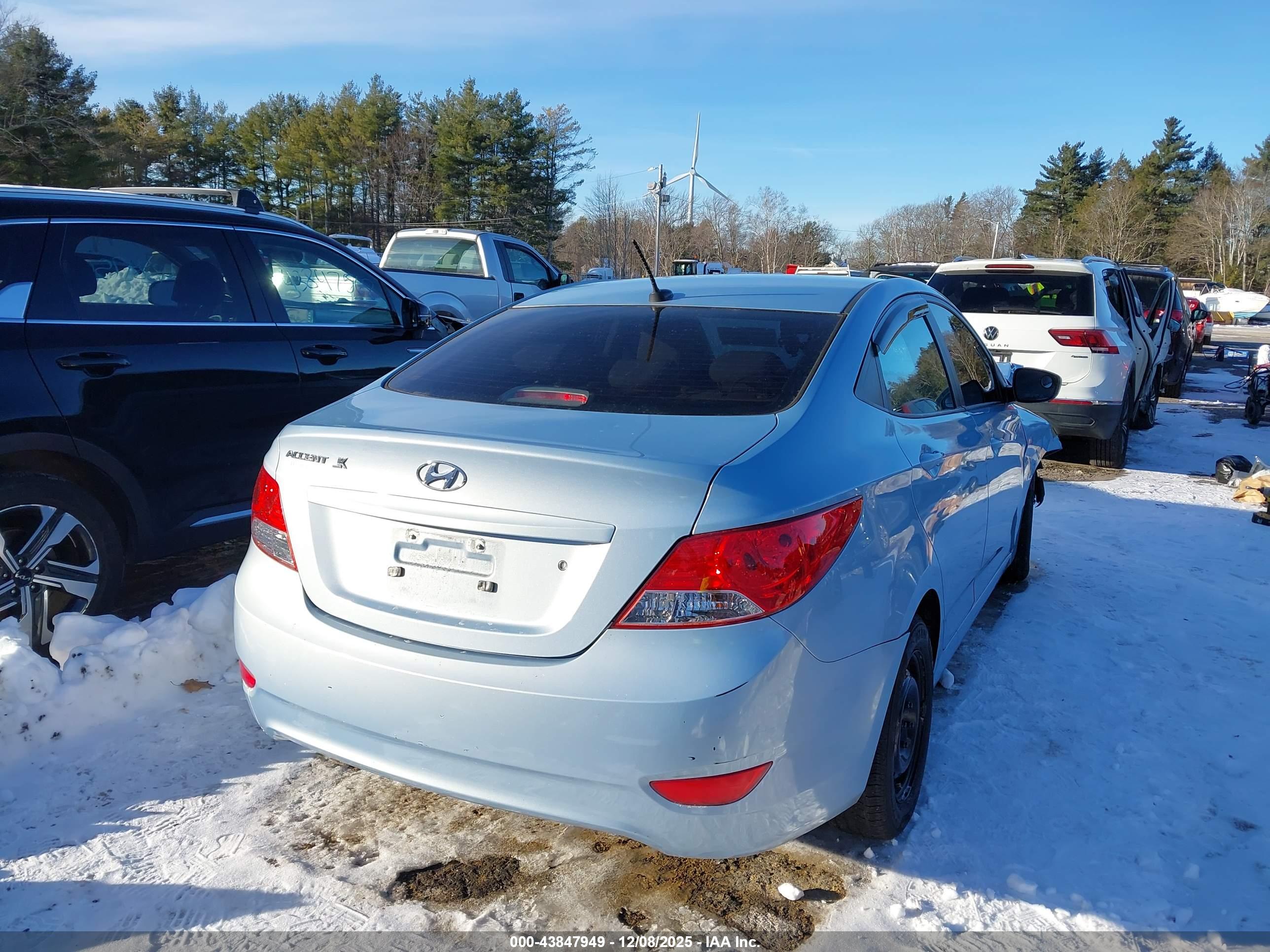 HYUNDAI ACCENT image 4