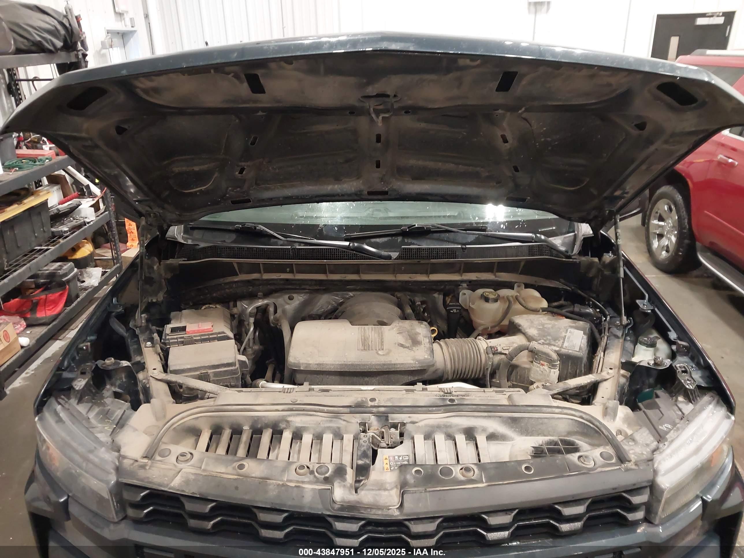CHEVROLET SILVERADO image 10