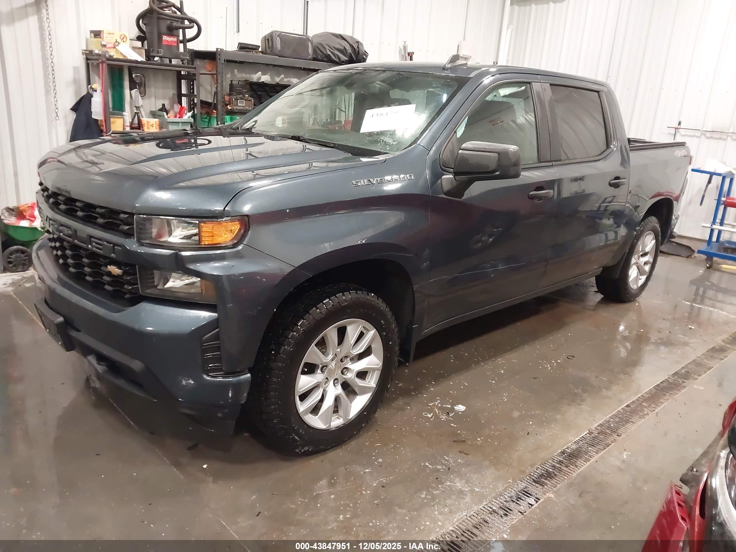 CHEVROLET SILVERADO image 2