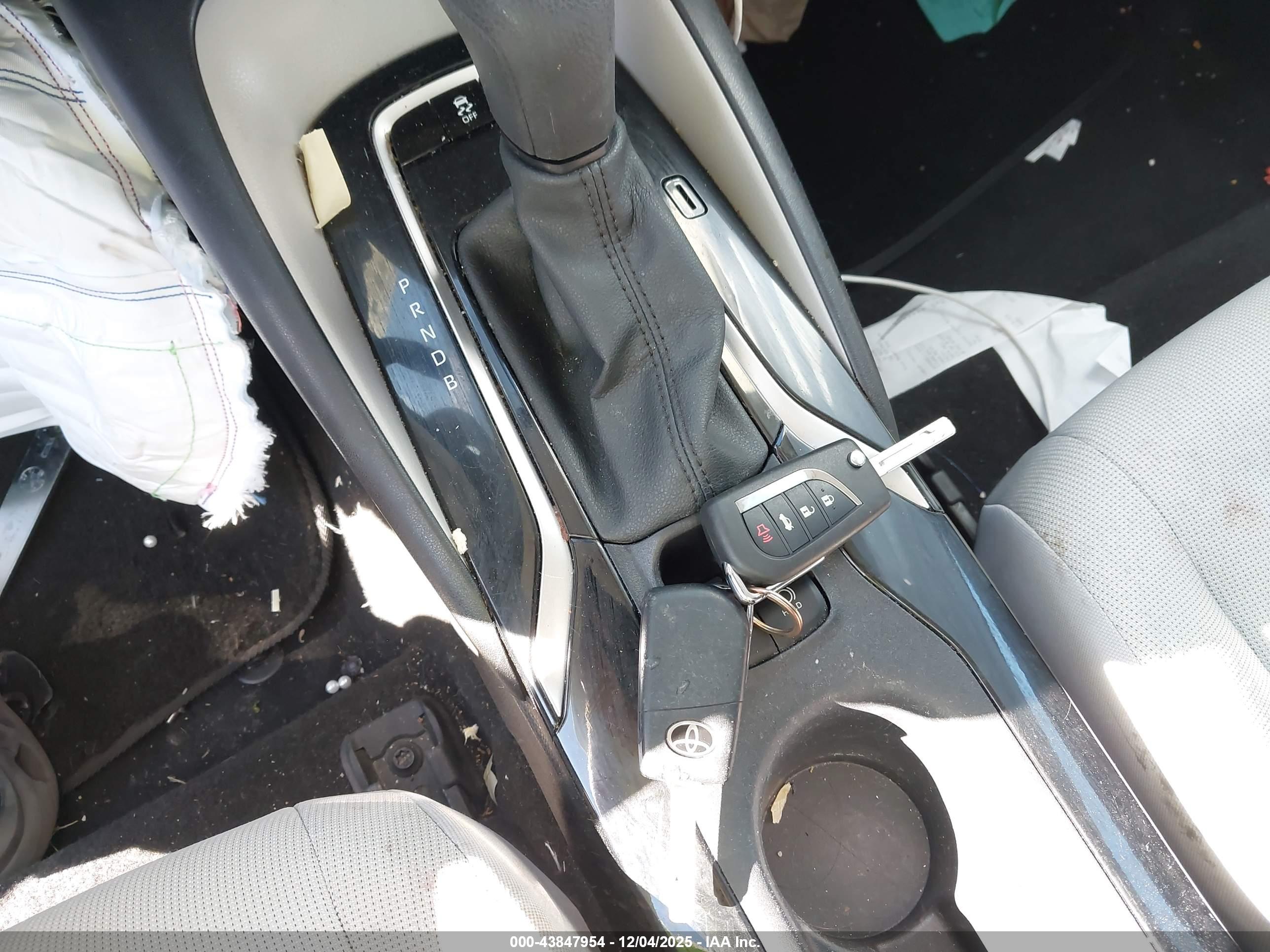 TOYOTA COROLLA image 11