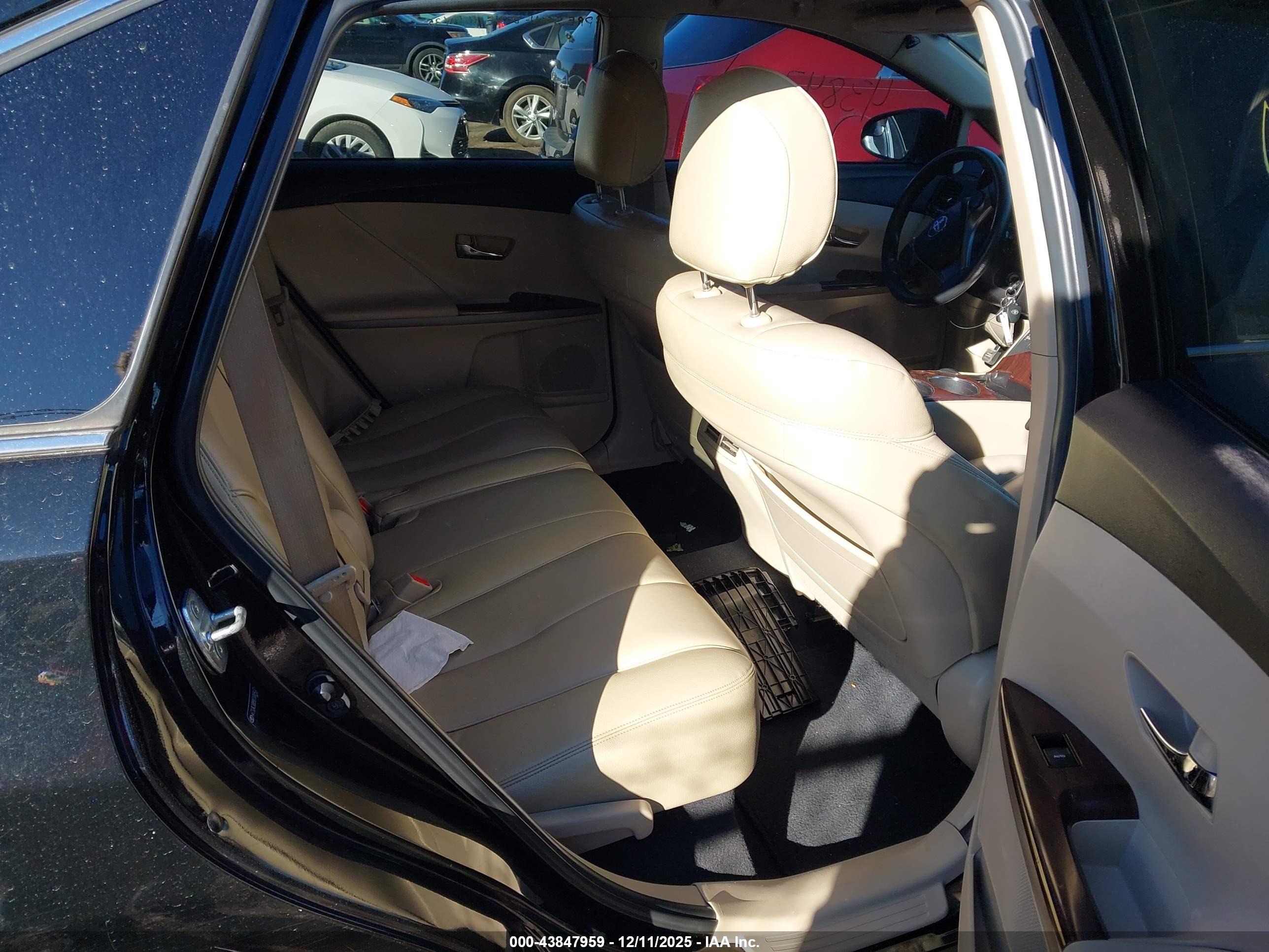 TOYOTA VENZA image 8