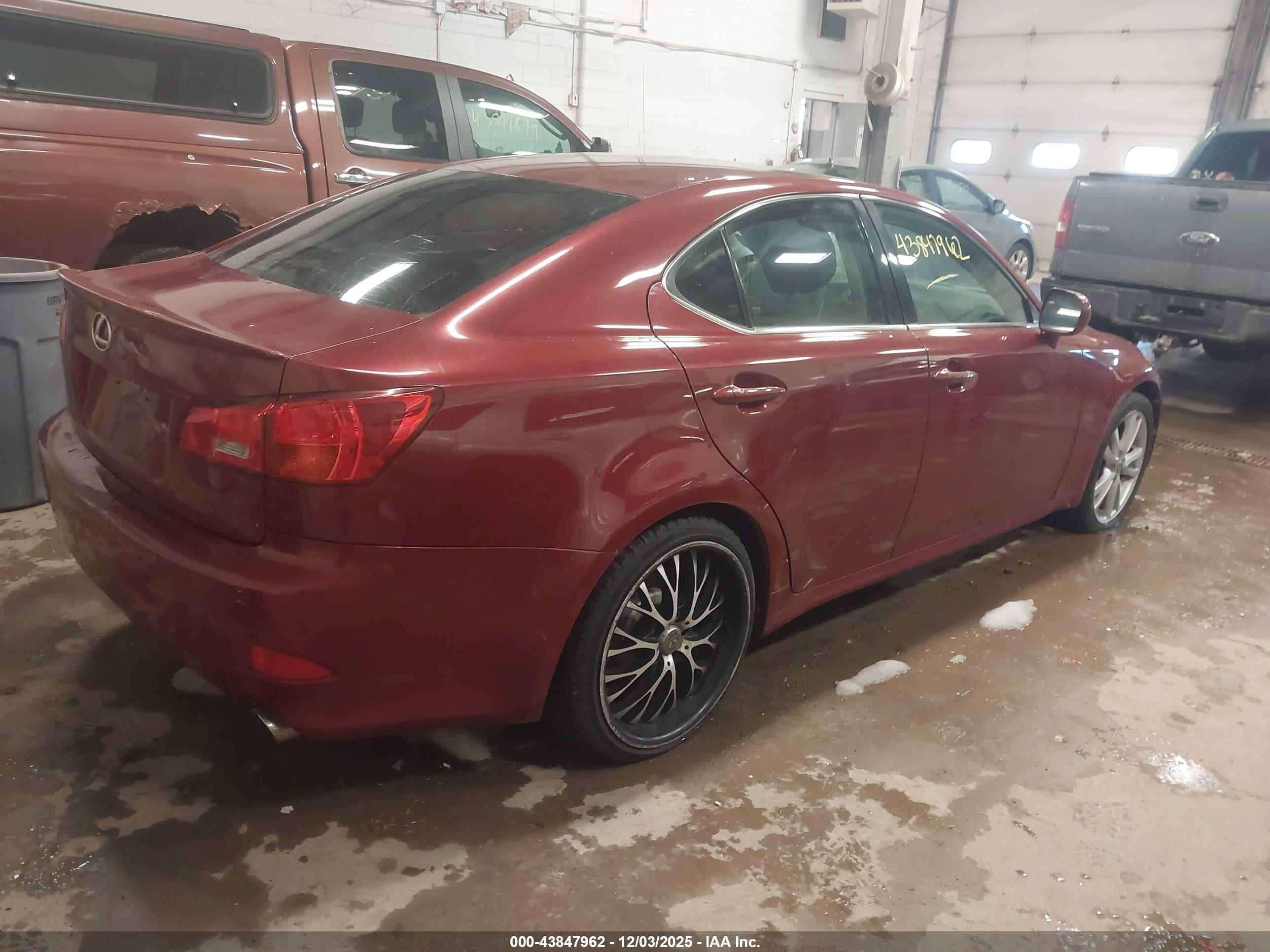 LEXUS IS image 4