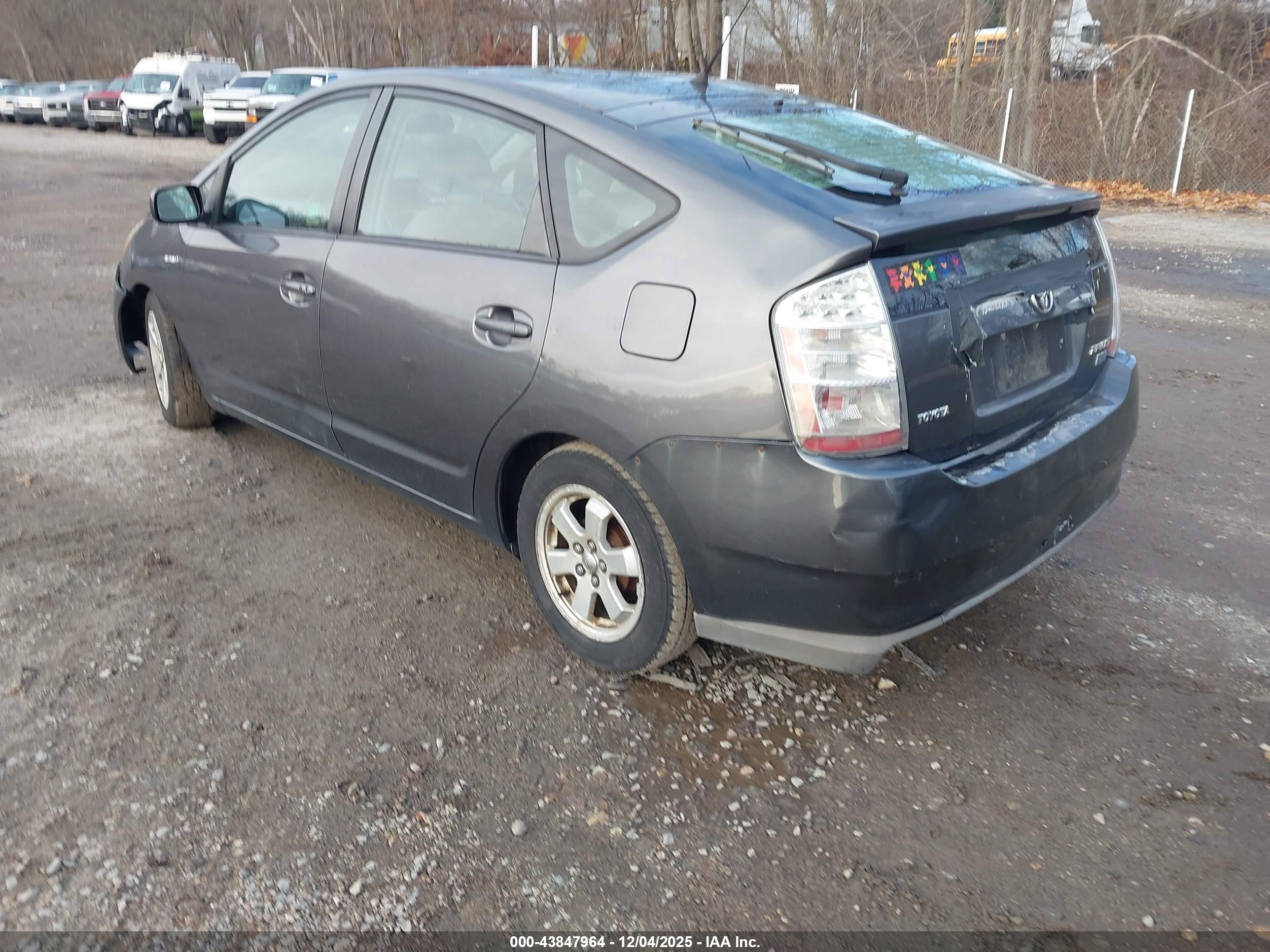 TOYOTA PRIUS image 3