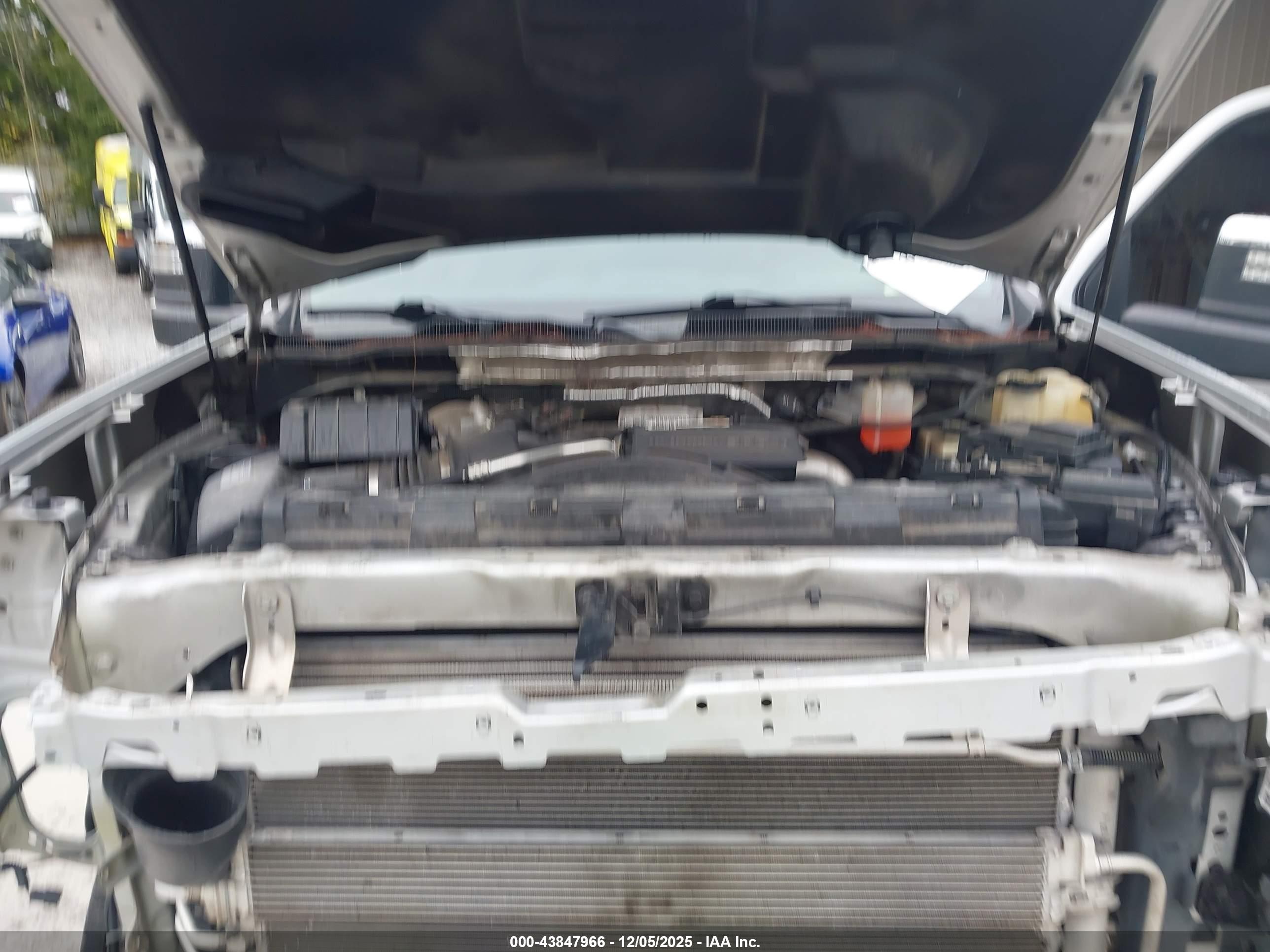 CHEVROLET SILVERADO image 10