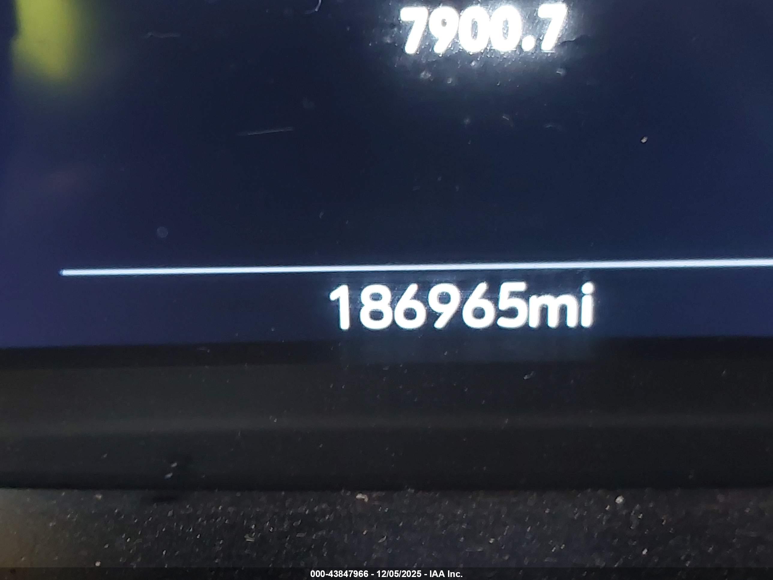 CHEVROLET SILVERADO image 6