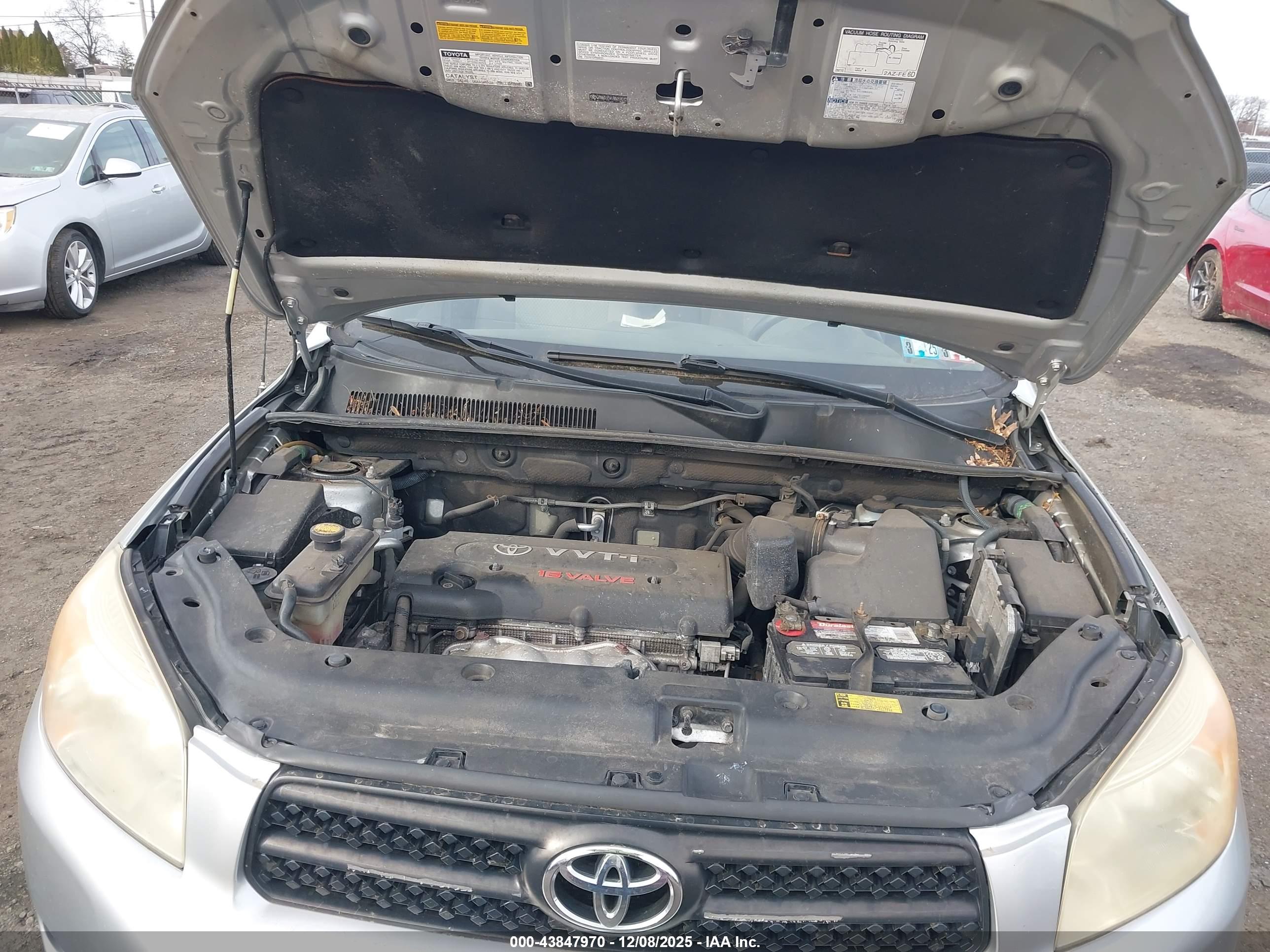 TOYOTA RAV4 image 10