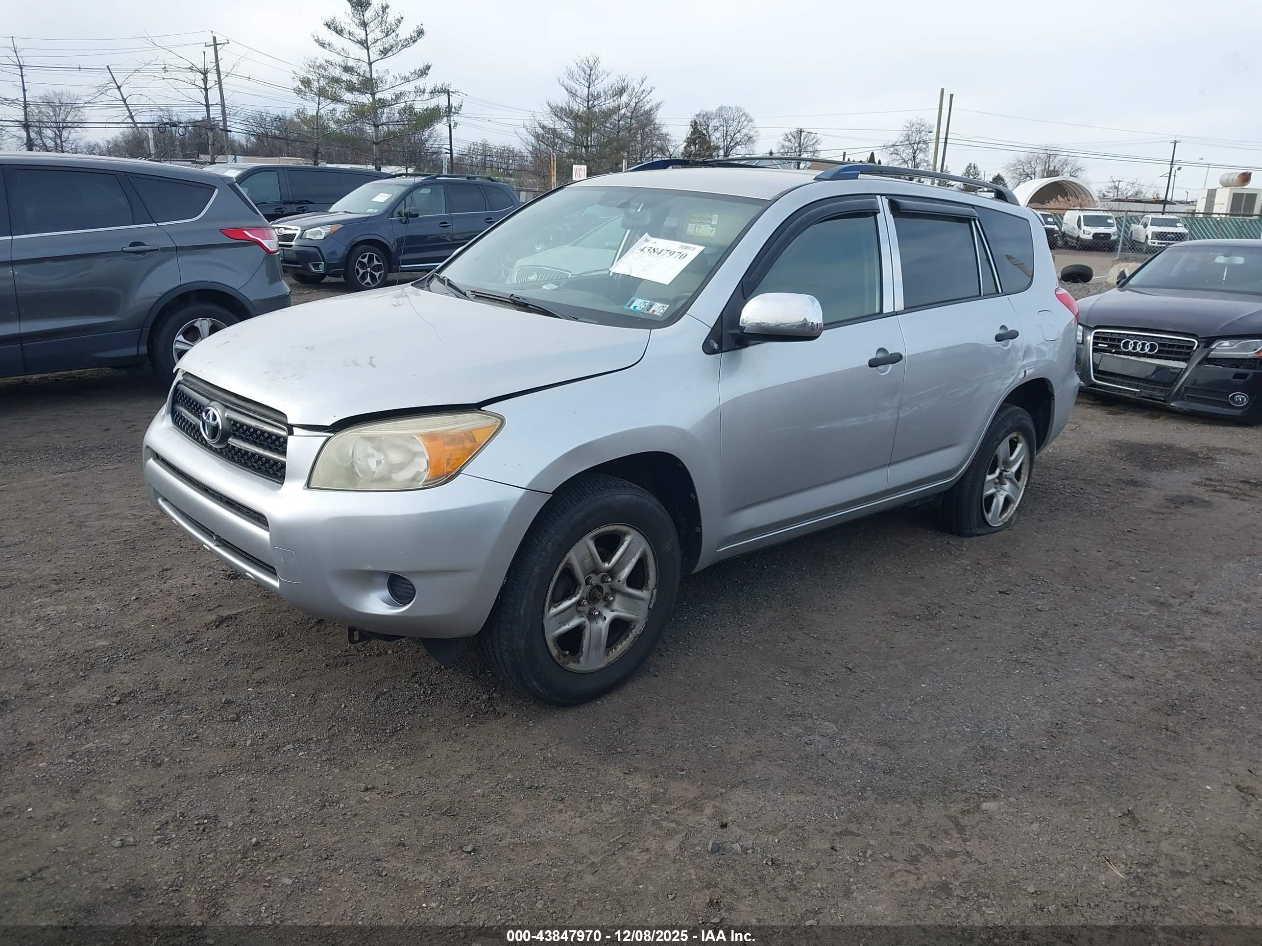 TOYOTA RAV4 image 2
